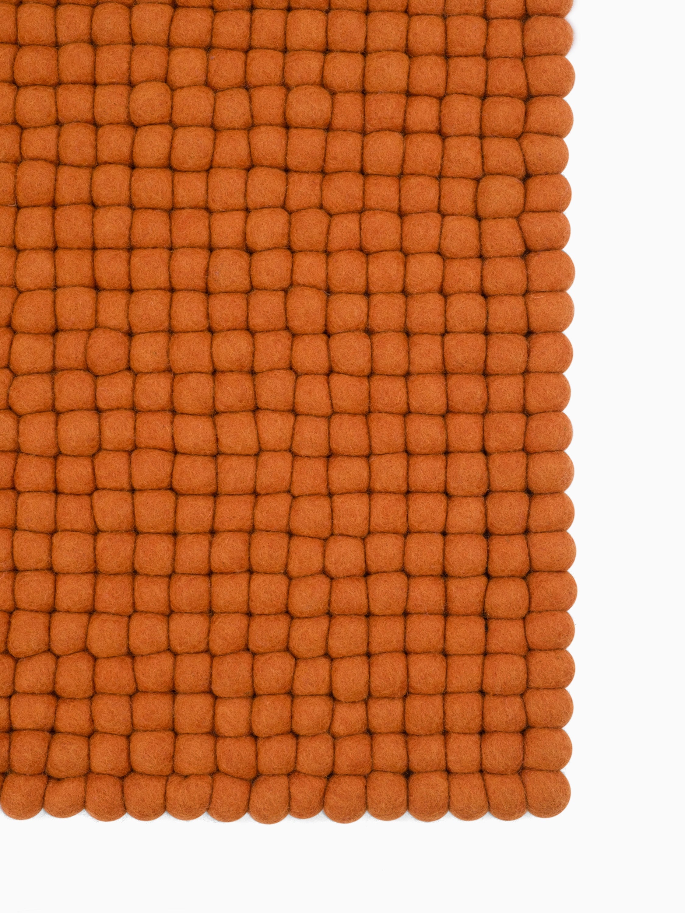 myfelt Afra Filzkugelteppich Orange aus Schurwolle – Bild 7