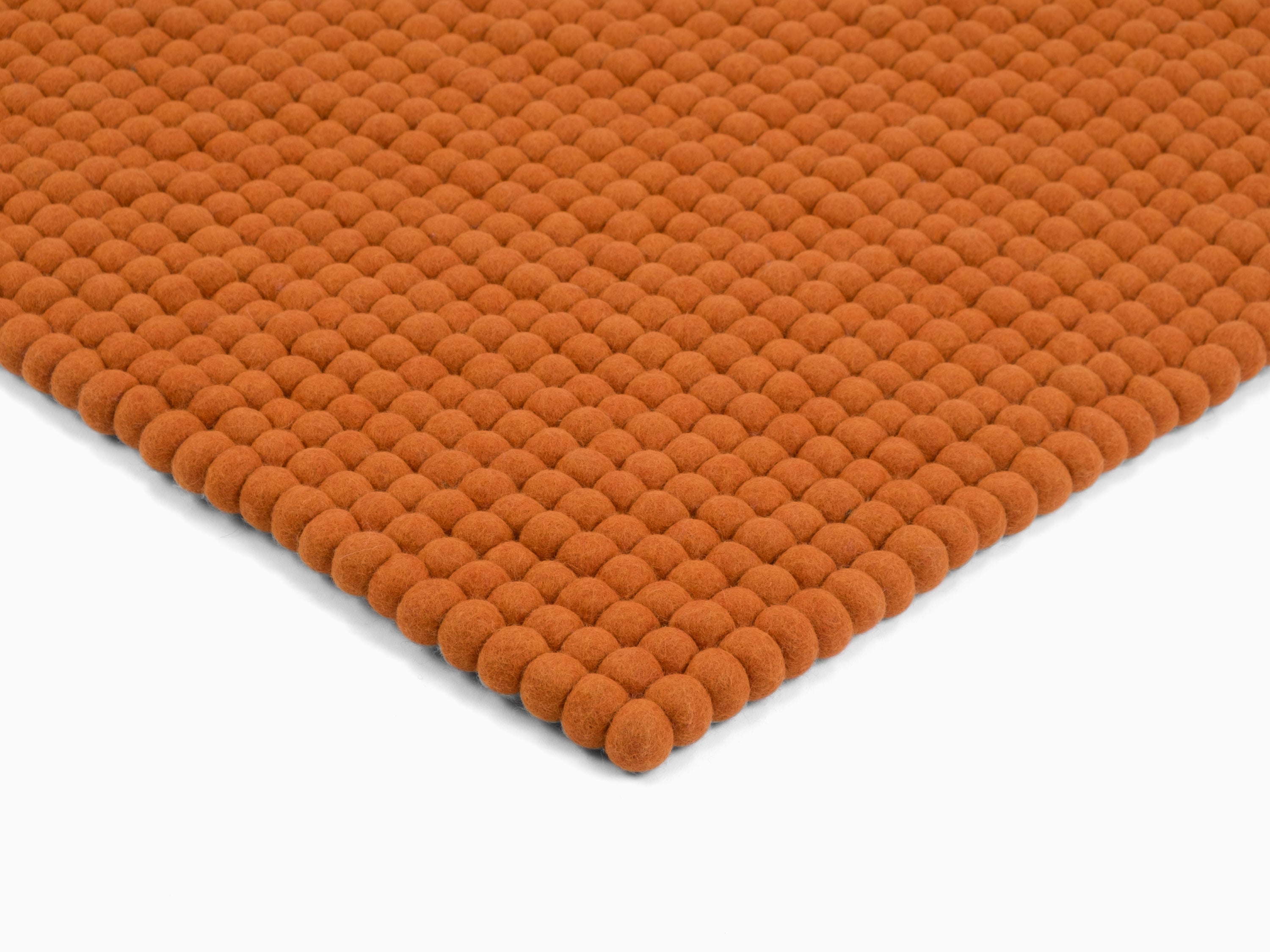 myfelt Afra Filzkugelteppich Orange aus Schurwolle – Bild 8
