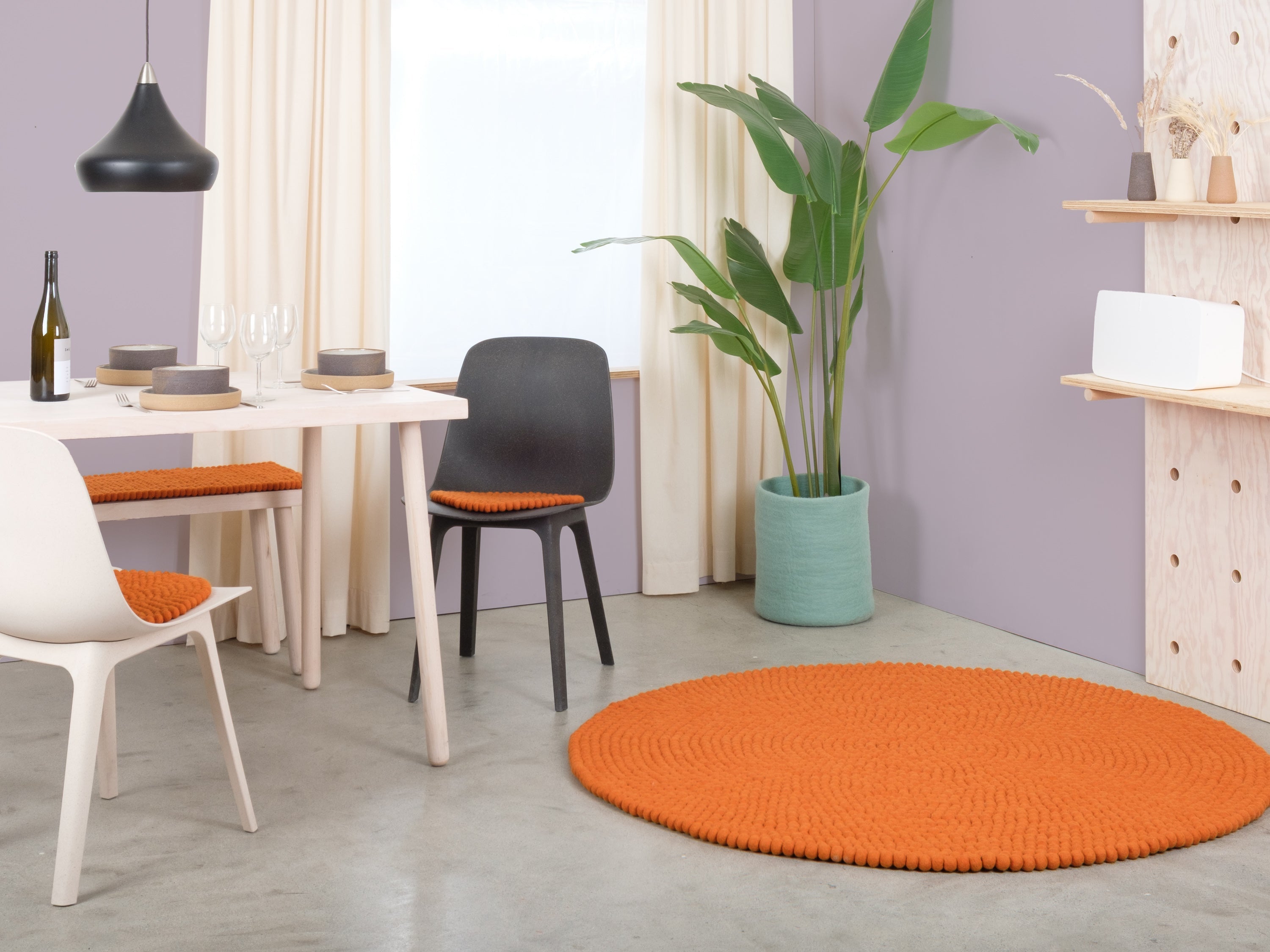 myfelt Afra Filzkugelteppich Orange aus Schurwolle – Bild 5