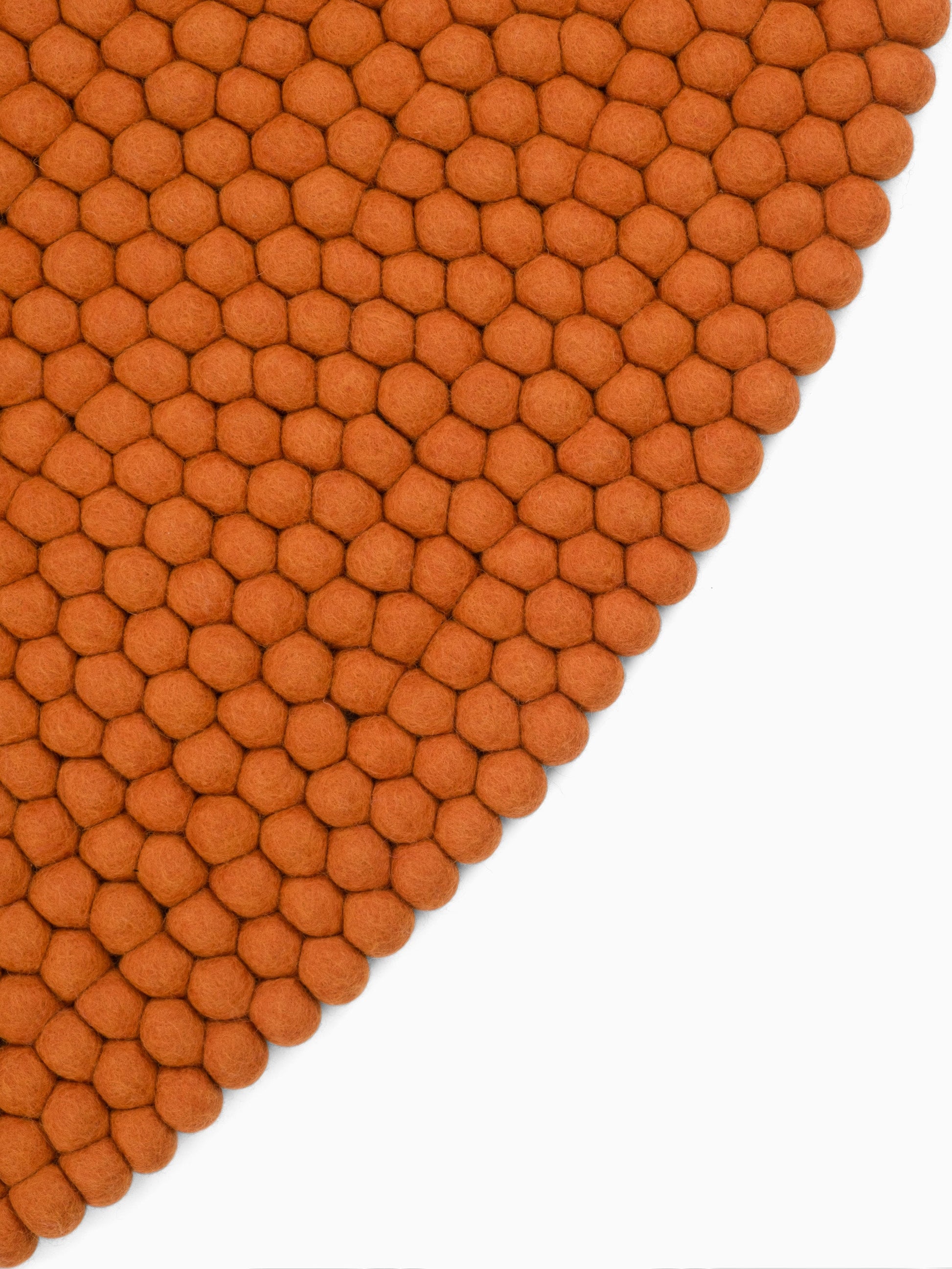 myfelt Afra Filzkugelteppich Orange aus Schurwolle – Bild 7