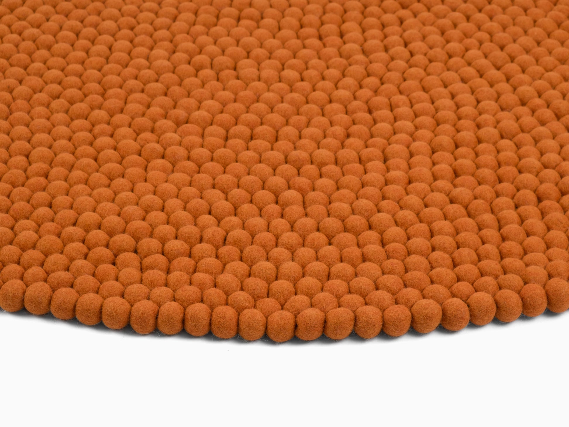 myfelt Afra Filzkugelteppich Orange aus Schurwolle – Bild 8