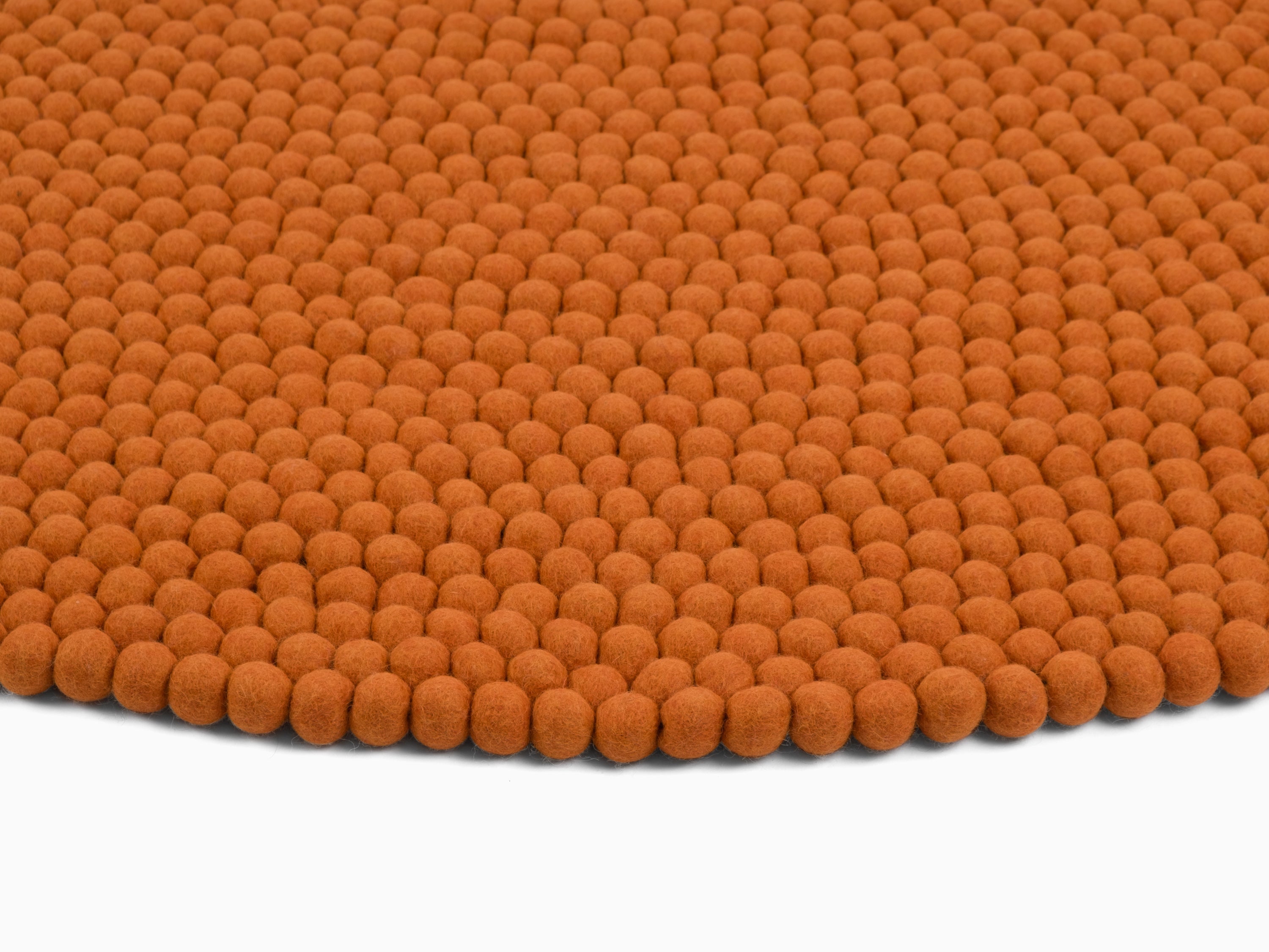 myfelt Afra Filzkugelteppich Orange aus Schurwolle – Bild 8