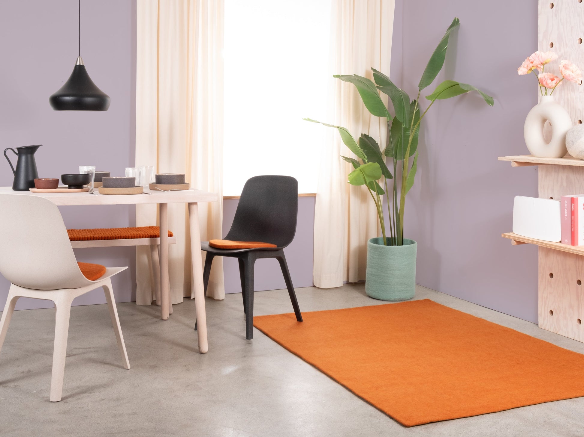 myfelt Afra Filzkugelteppich Orange aus Schurwolle – Bild 3