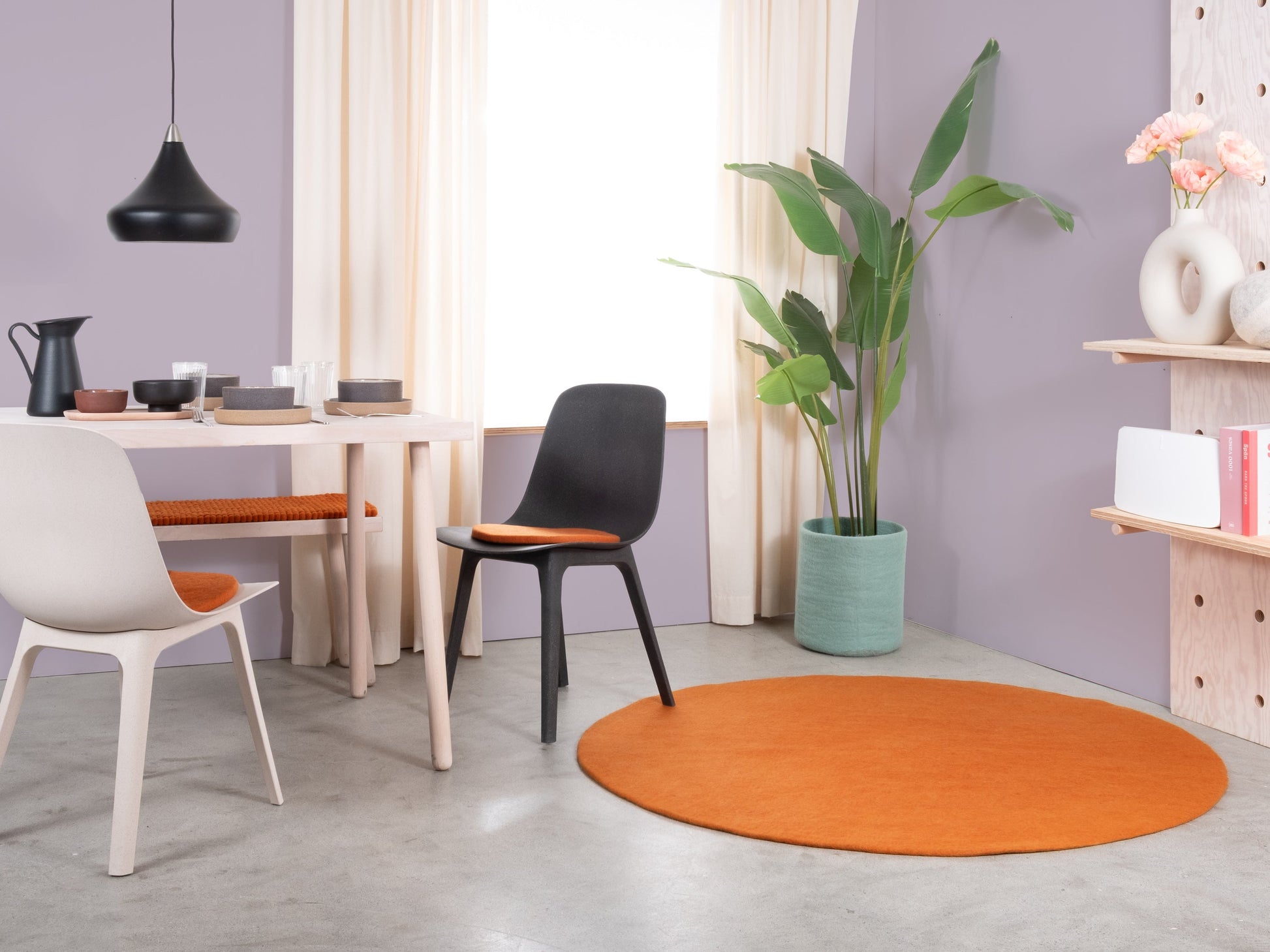 myfelt Afra Filzkugelteppich Orange aus Schurwolle – Bild 2
