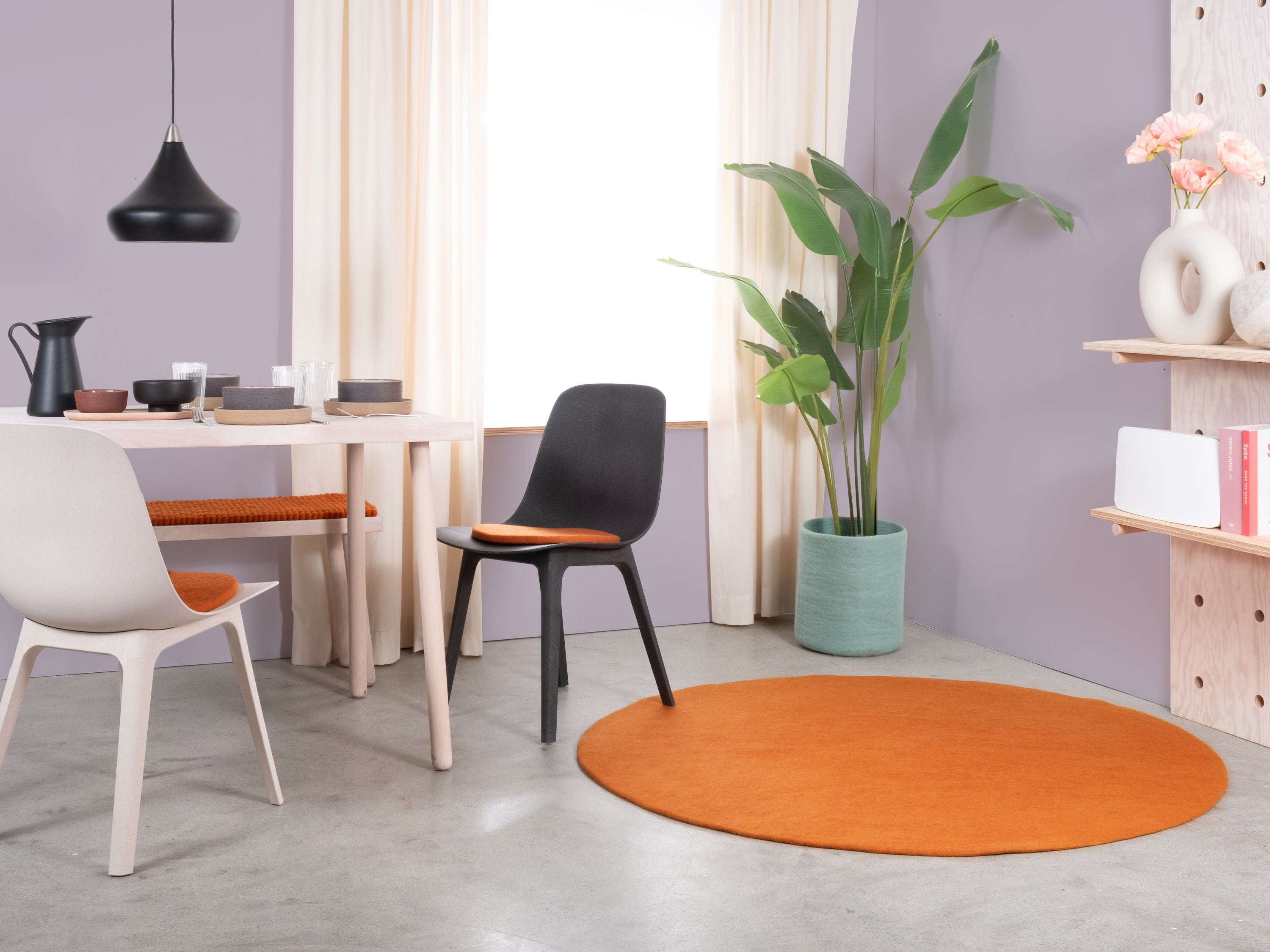 myfelt Afra Filzkugelteppich Orange aus Schurwolle – Bild 2