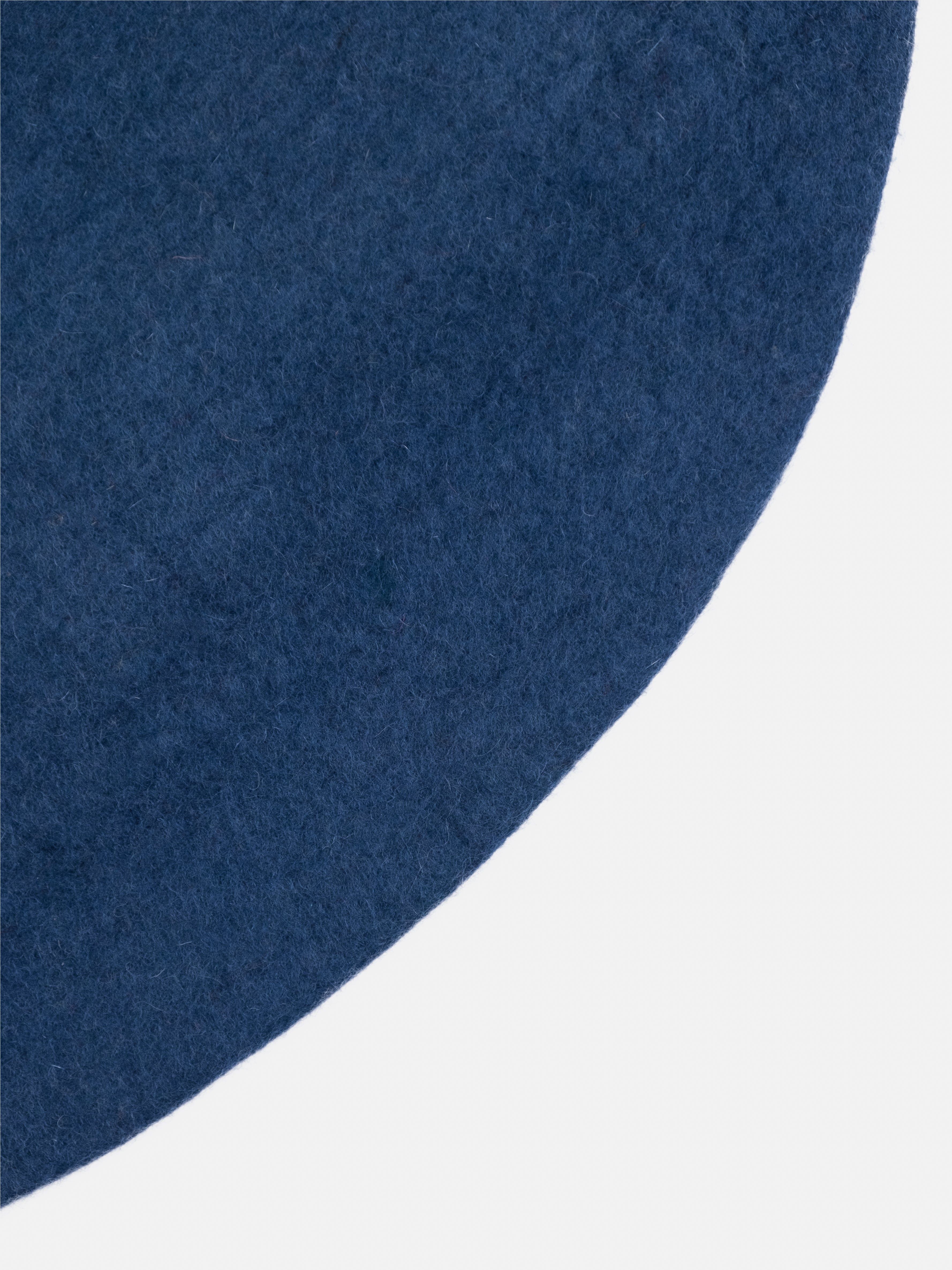 myfelt Alva Filzkugelteppich Blau aus Schurwolle – Bild 7