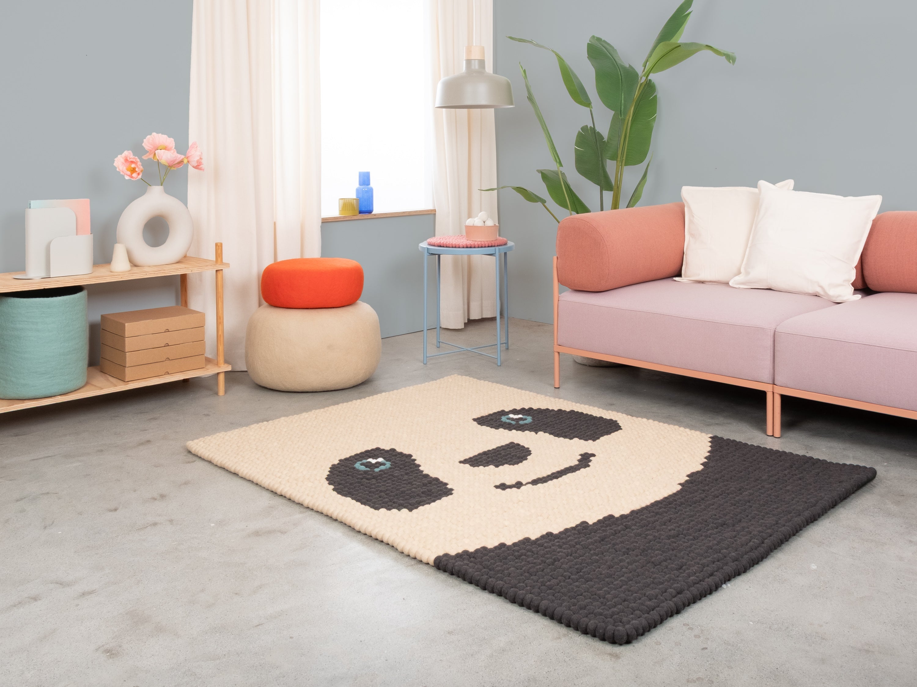 myfelt Bo Filzkugelteppich Weiß, Schwarz aus Schurwolle – Bild 4