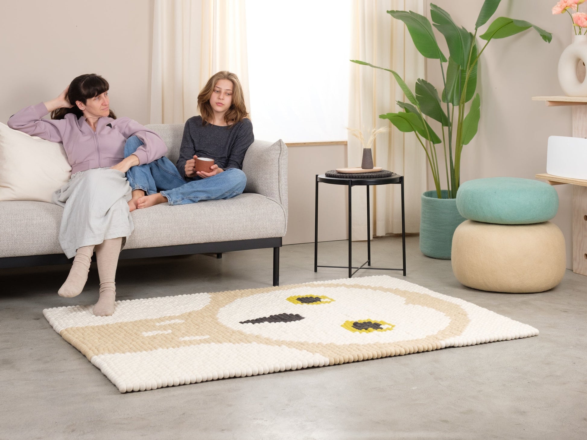 myfelt Evi Filzkugelteppich Grau, Blau aus Schurwolle – Bild 6