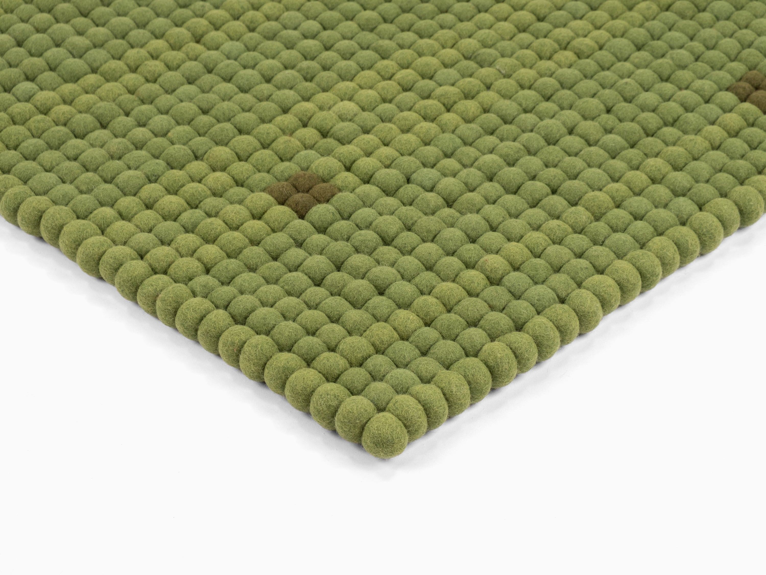 myfelt Käthe Filzkugelteppich Grün aus Schurwolle – Bild 7