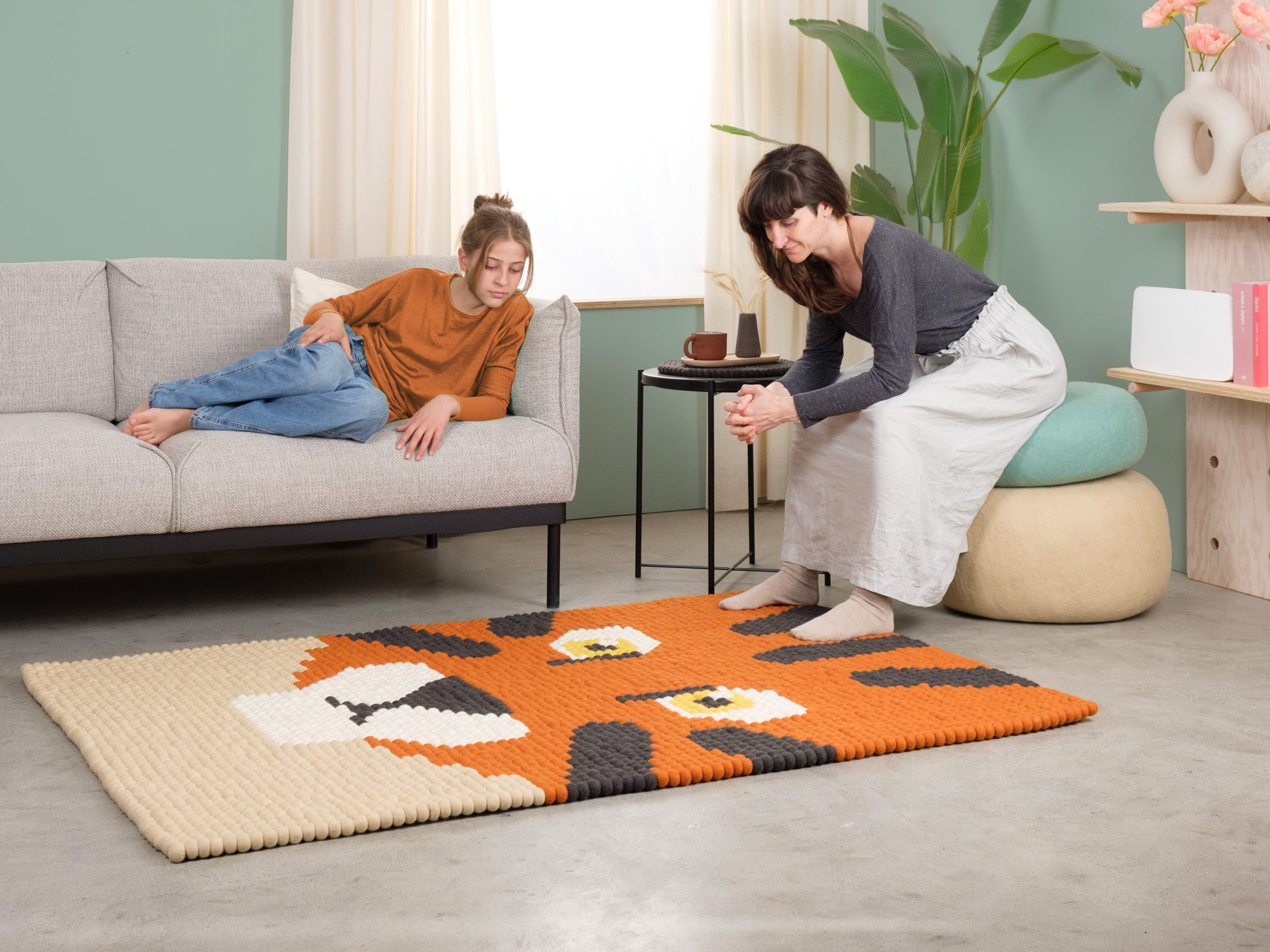 myfelt Shira Filzkugelteppich Rot, Orange aus Schurwolle – Bild 5