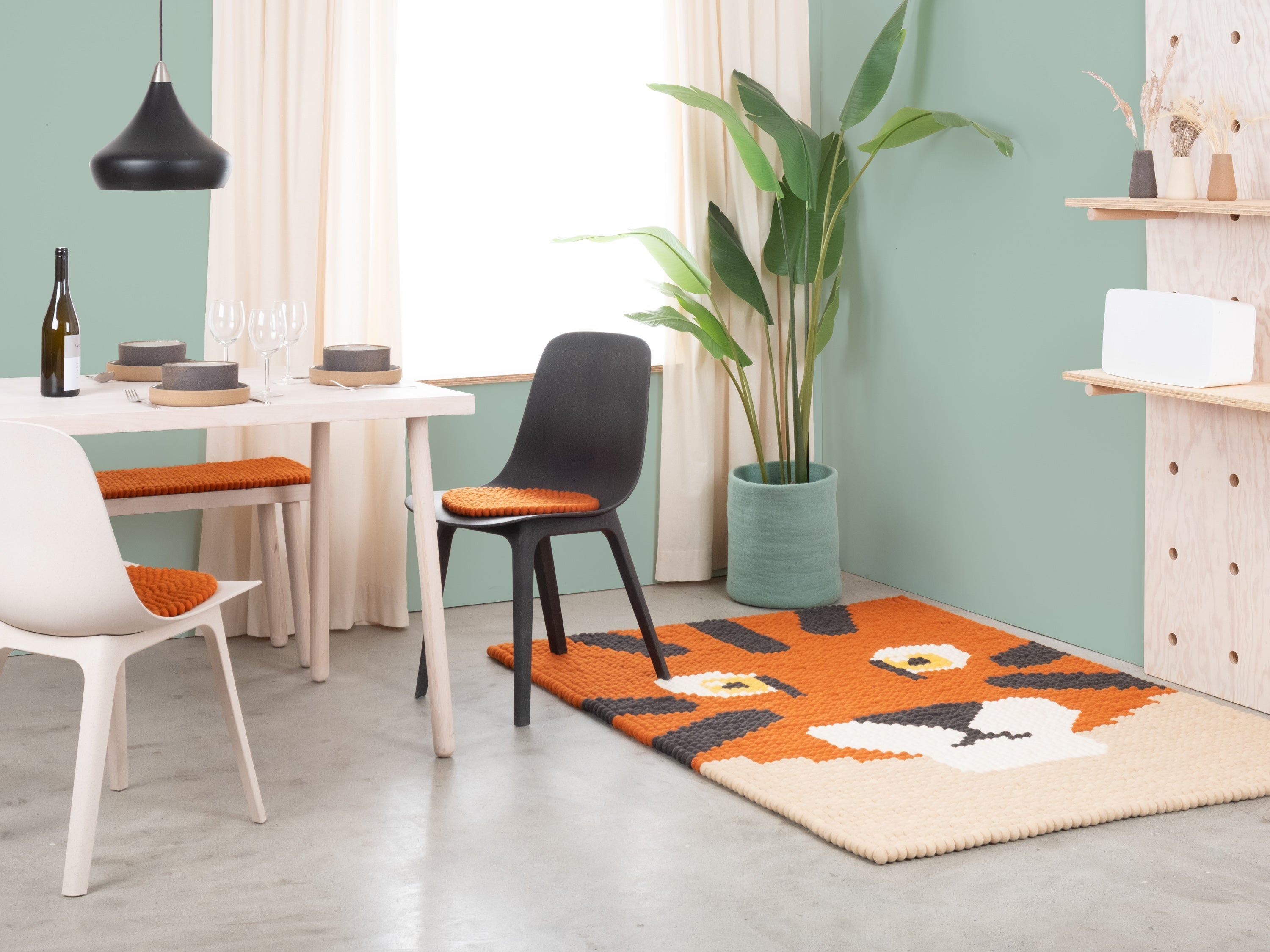 myfelt Shira Filzkugelteppich Rot, Orange aus Schurwolle – Bild 4
