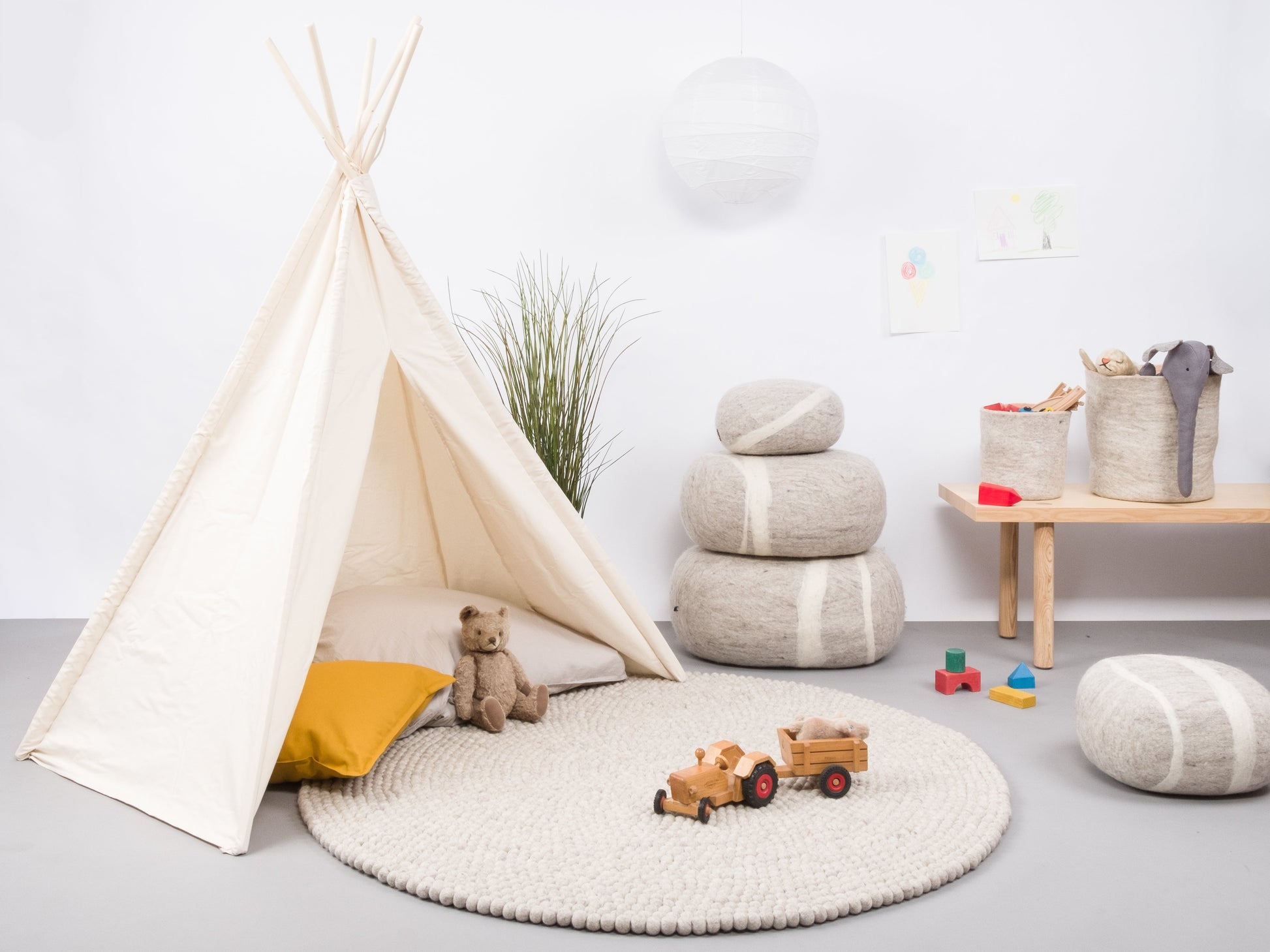 myfelt Béla Filzkugelteppich Grau, Beige aus Schurwolle – Bild 5