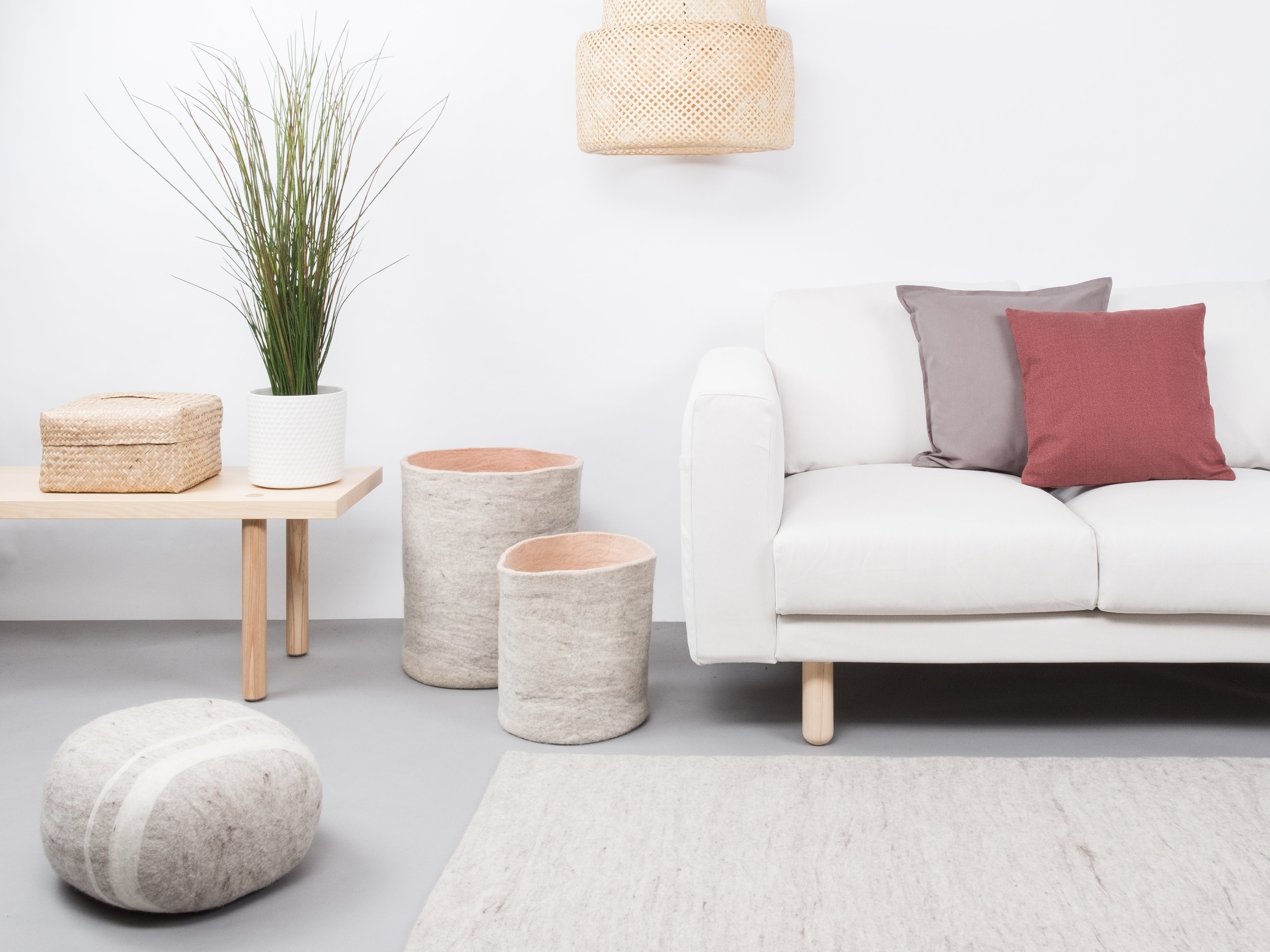 myfelt Béla Filzkugelteppich Beige aus Schurwolle – Bild 2