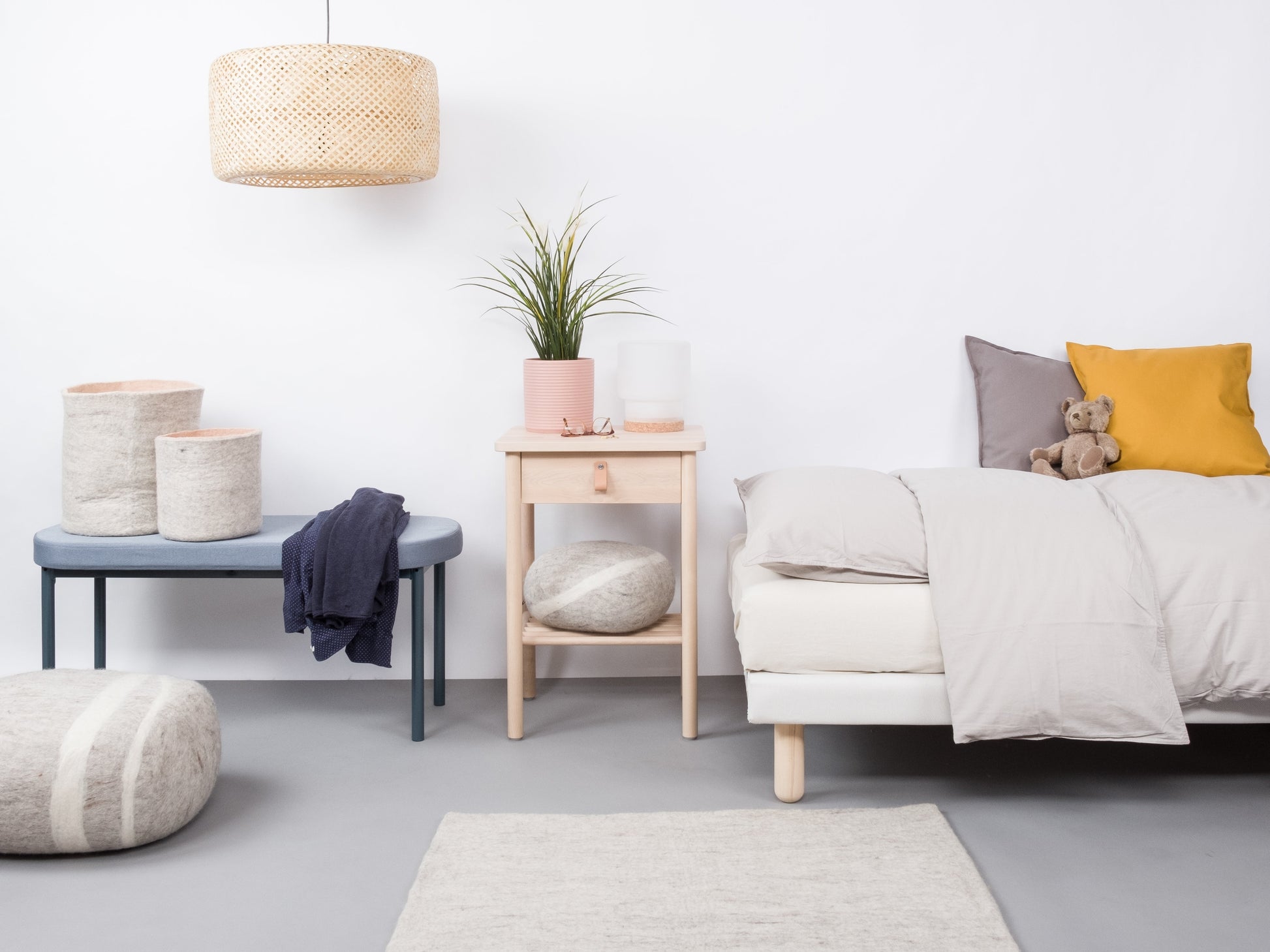 myfelt Béla Filzkugelteppich Beige aus Schurwolle – Bild 4