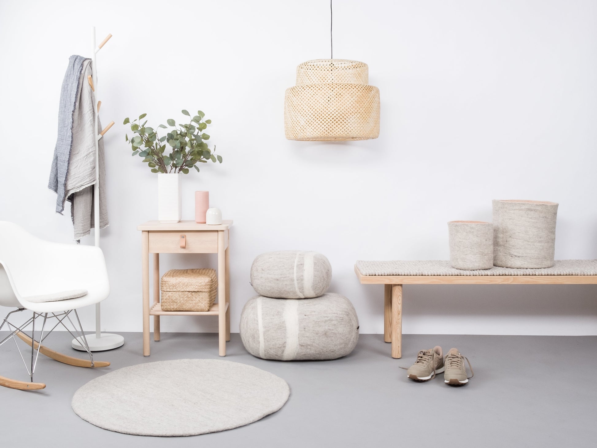 myfelt Béla Filzkugelteppich Beige aus Schurwolle – Bild 2