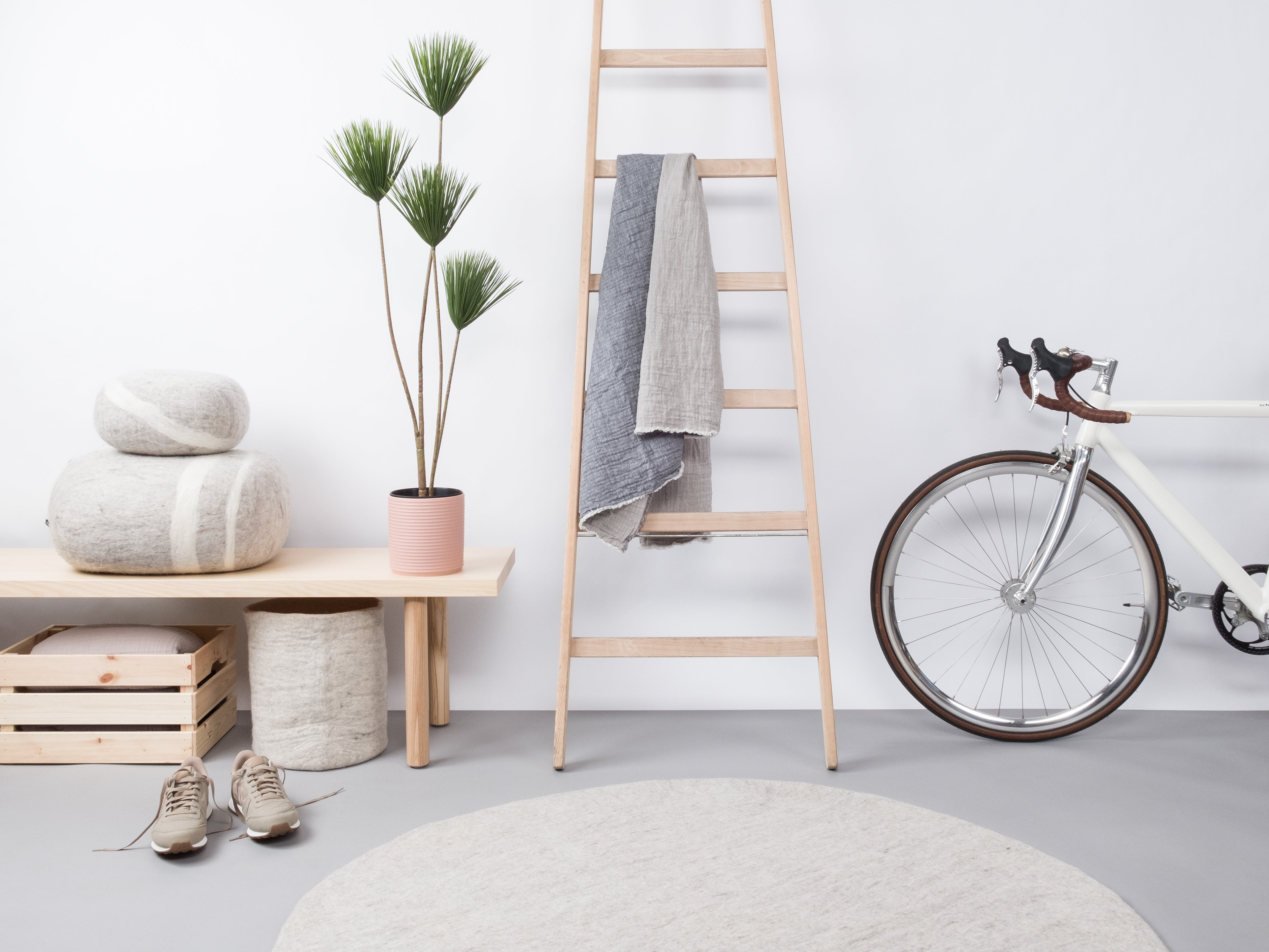 myfelt Béla Filzkugelteppich Beige aus Schurwolle – Bild 3