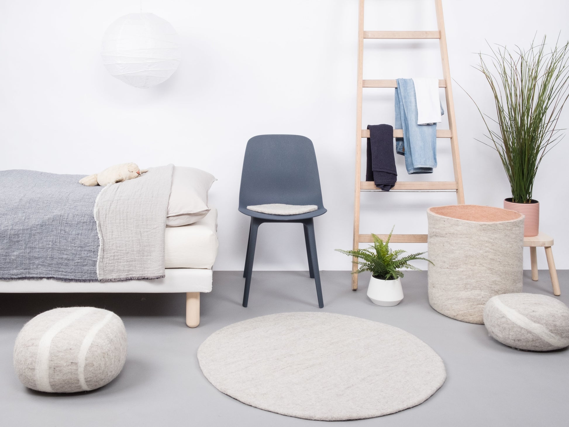 myfelt Béla Filzkugelteppich Beige aus Schurwolle – Bild 4