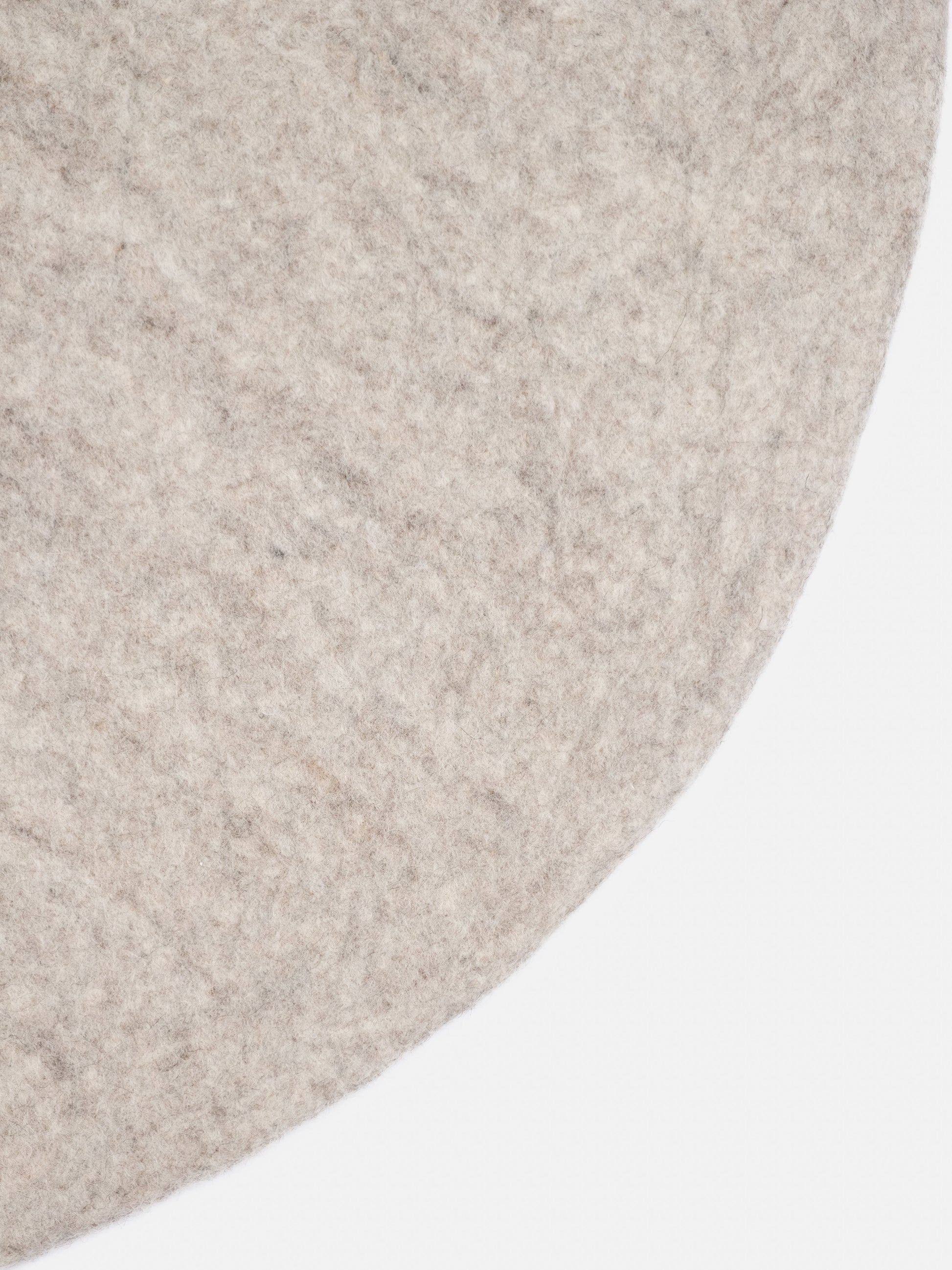 myfelt Béla Filzkugelteppich Beige aus Schurwolle – Bild 7