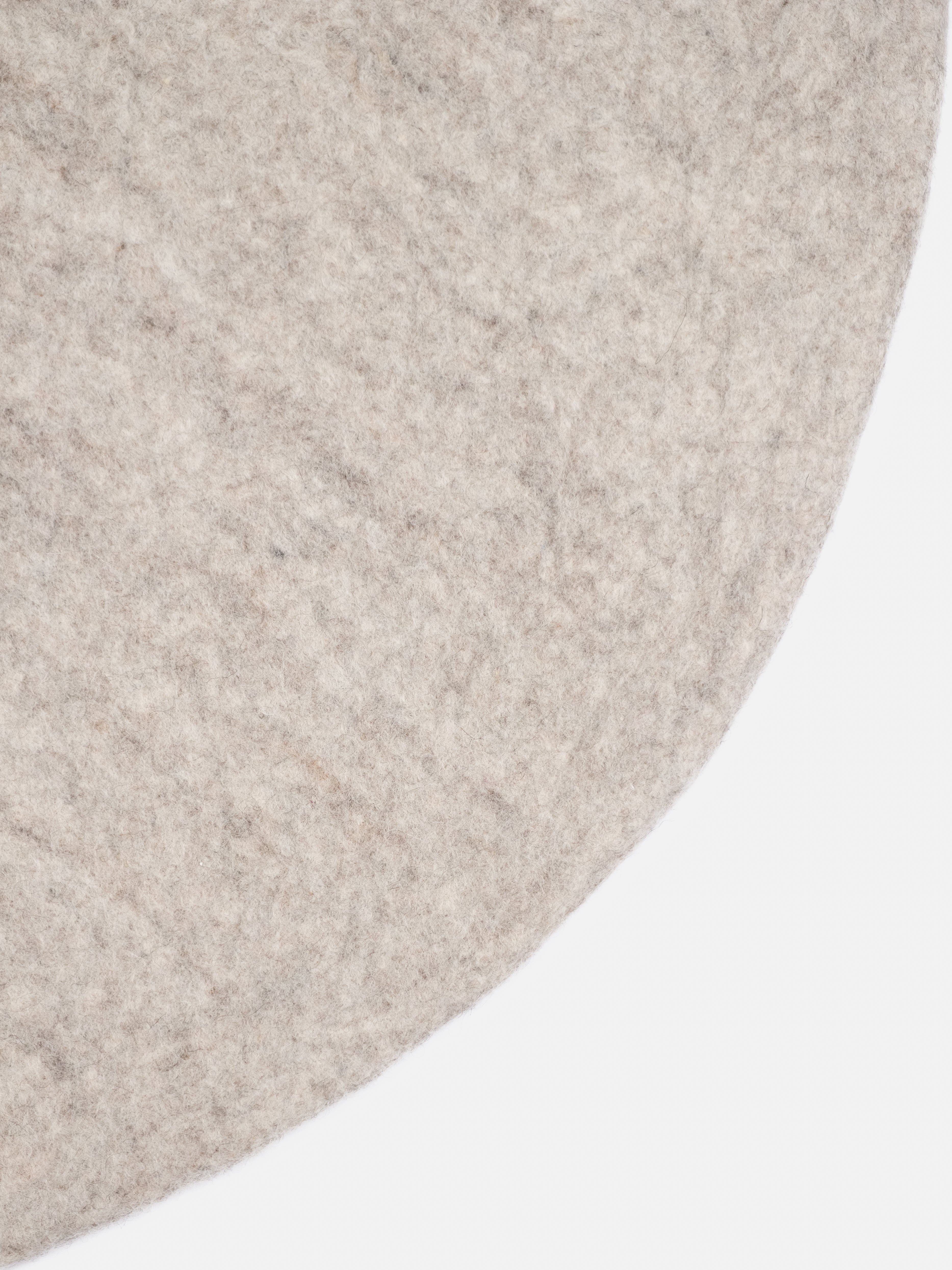 myfelt Béla Filzkugelteppich Beige aus Schurwolle – Bild 7