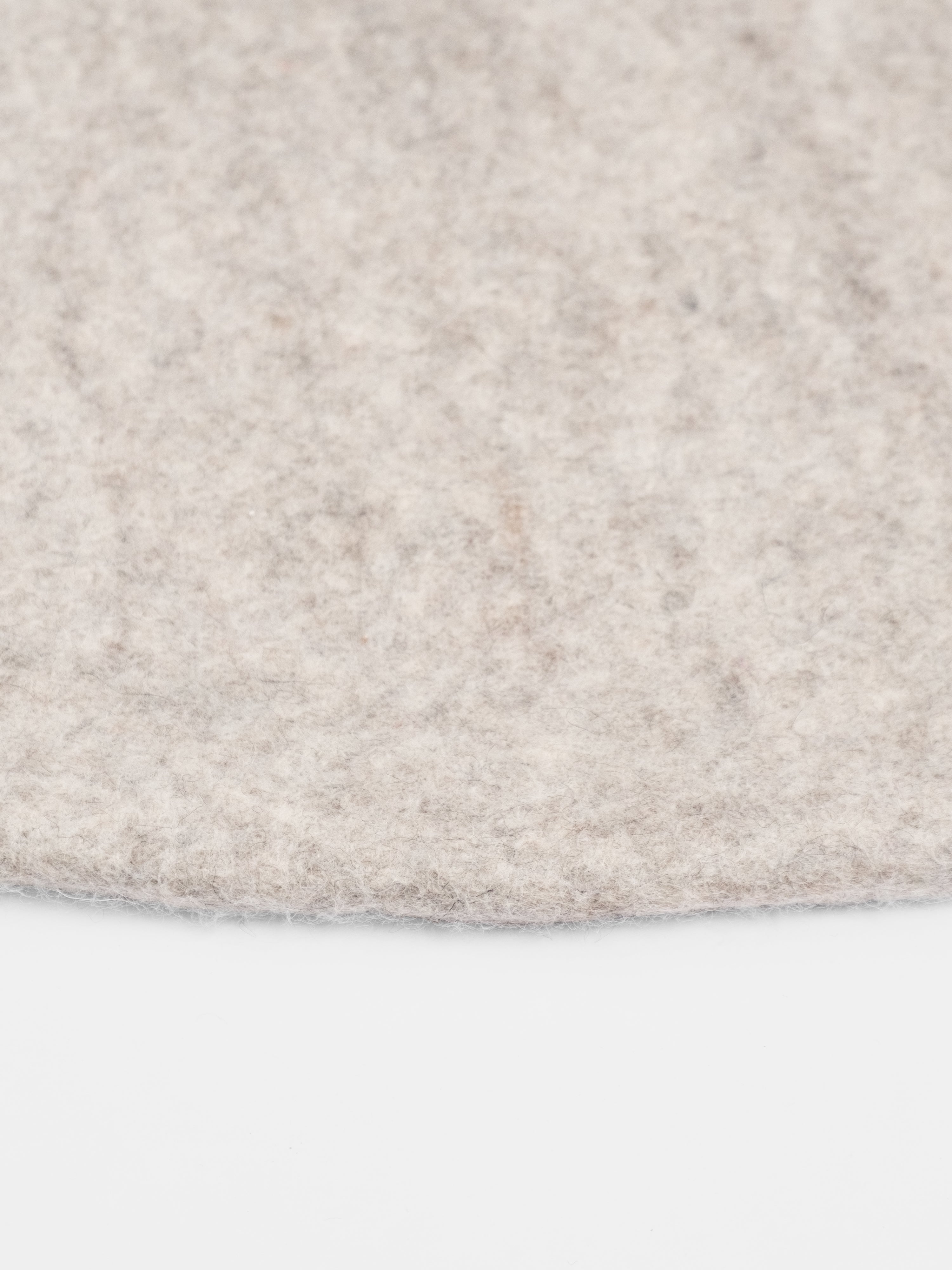 myfelt Béla Filzkugelteppich Beige aus Schurwolle – Bild 8