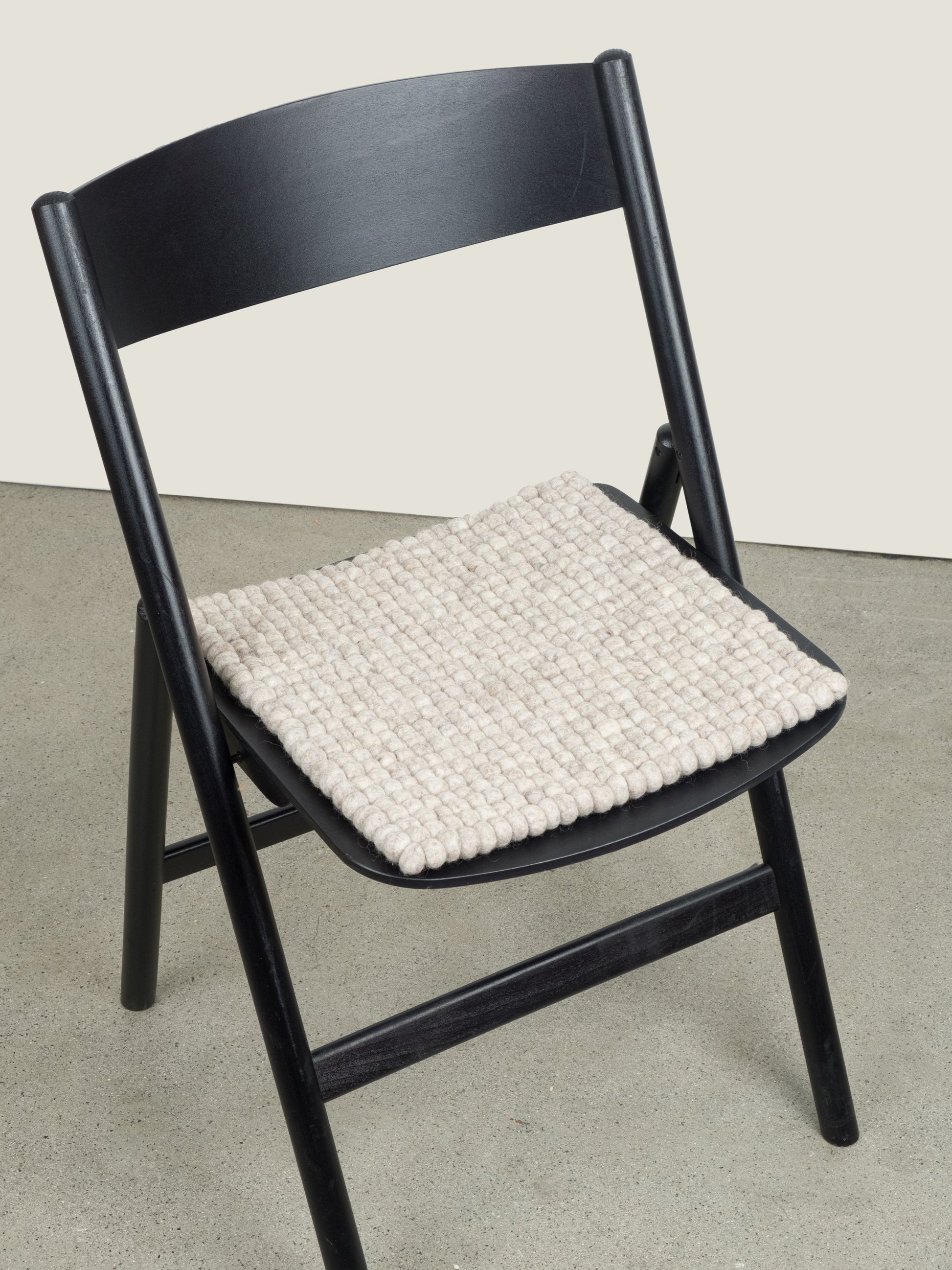 myfelt Béla Sitzkissen aus Schurwolle – Bild 8