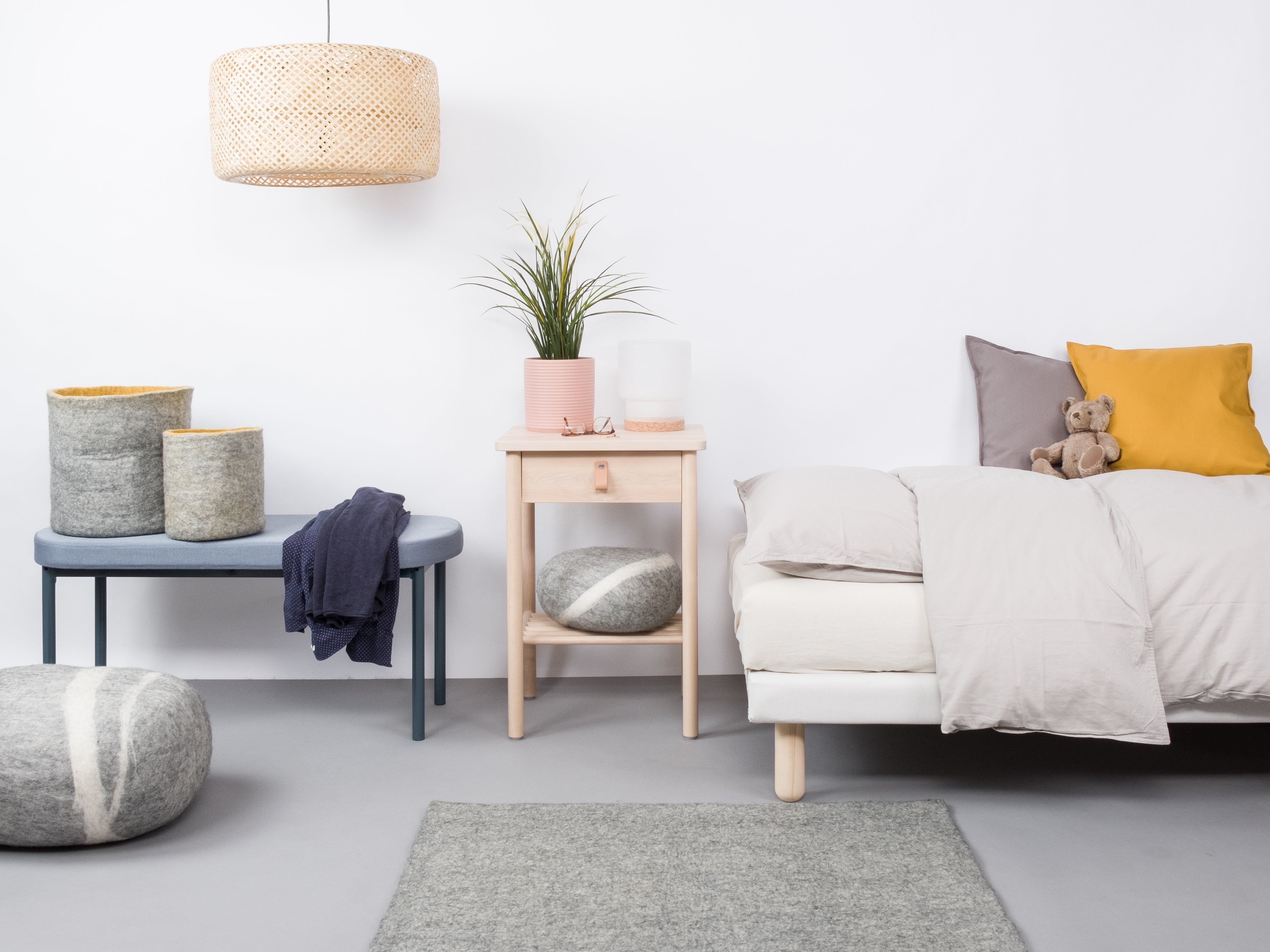 myfelt Carl Filzkugelteppich Grau aus Schurwolle – Bild 4