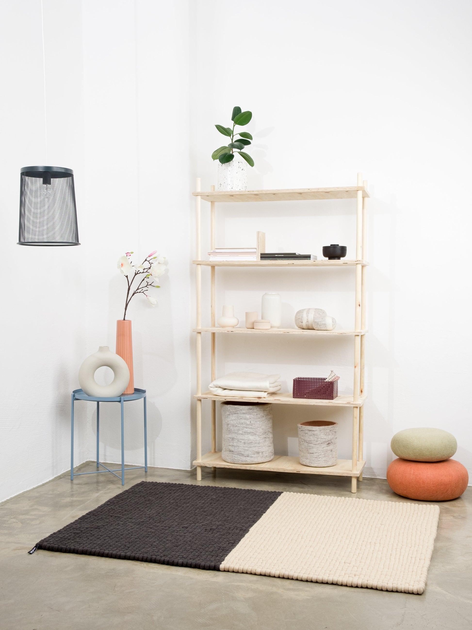 myfelt Contrast Filzkugelteppich aus Schurwolle – Bild 3