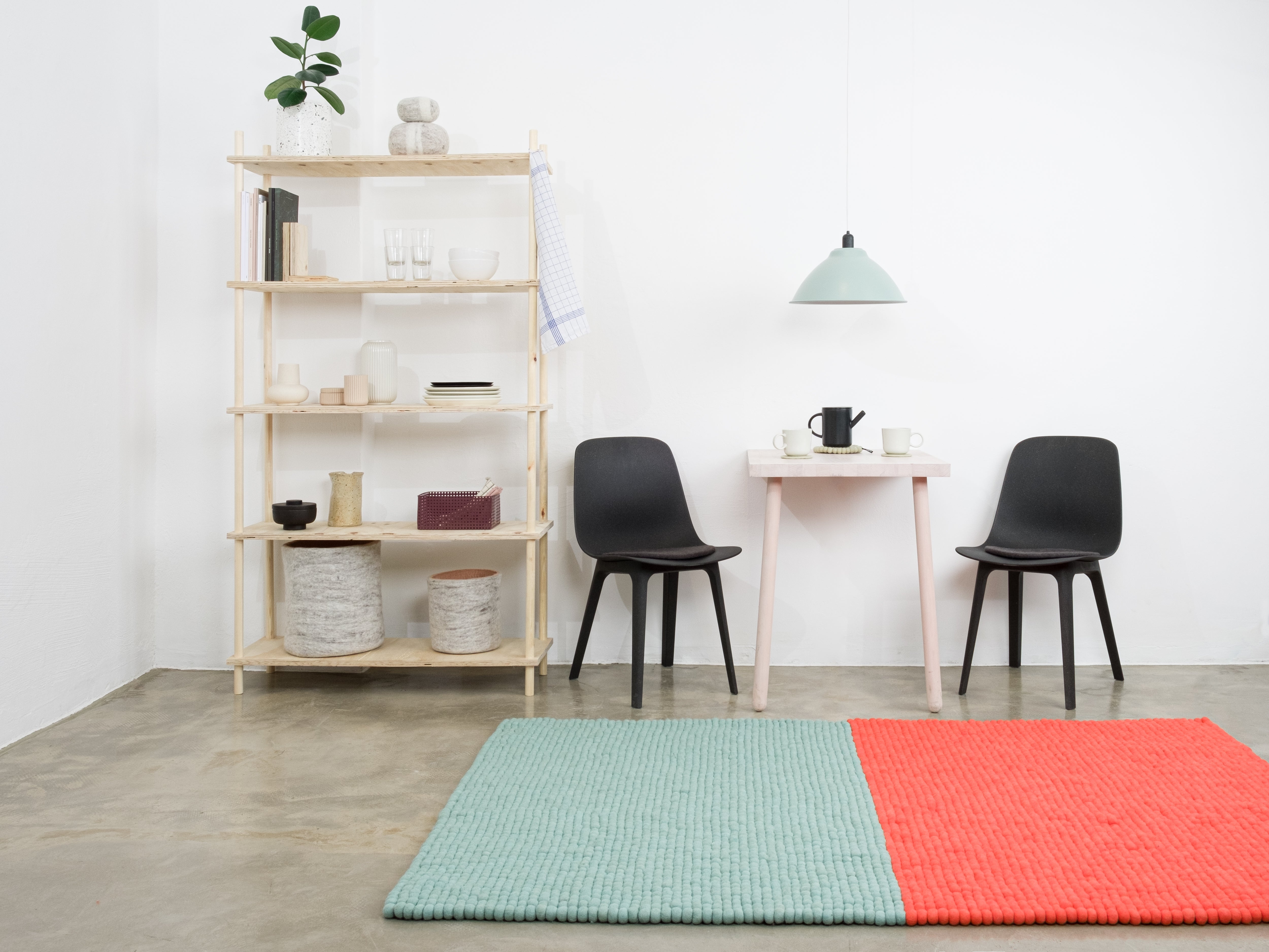 myfelt Contrast Filzkugelteppich aus Schurwolle – Bild 4
