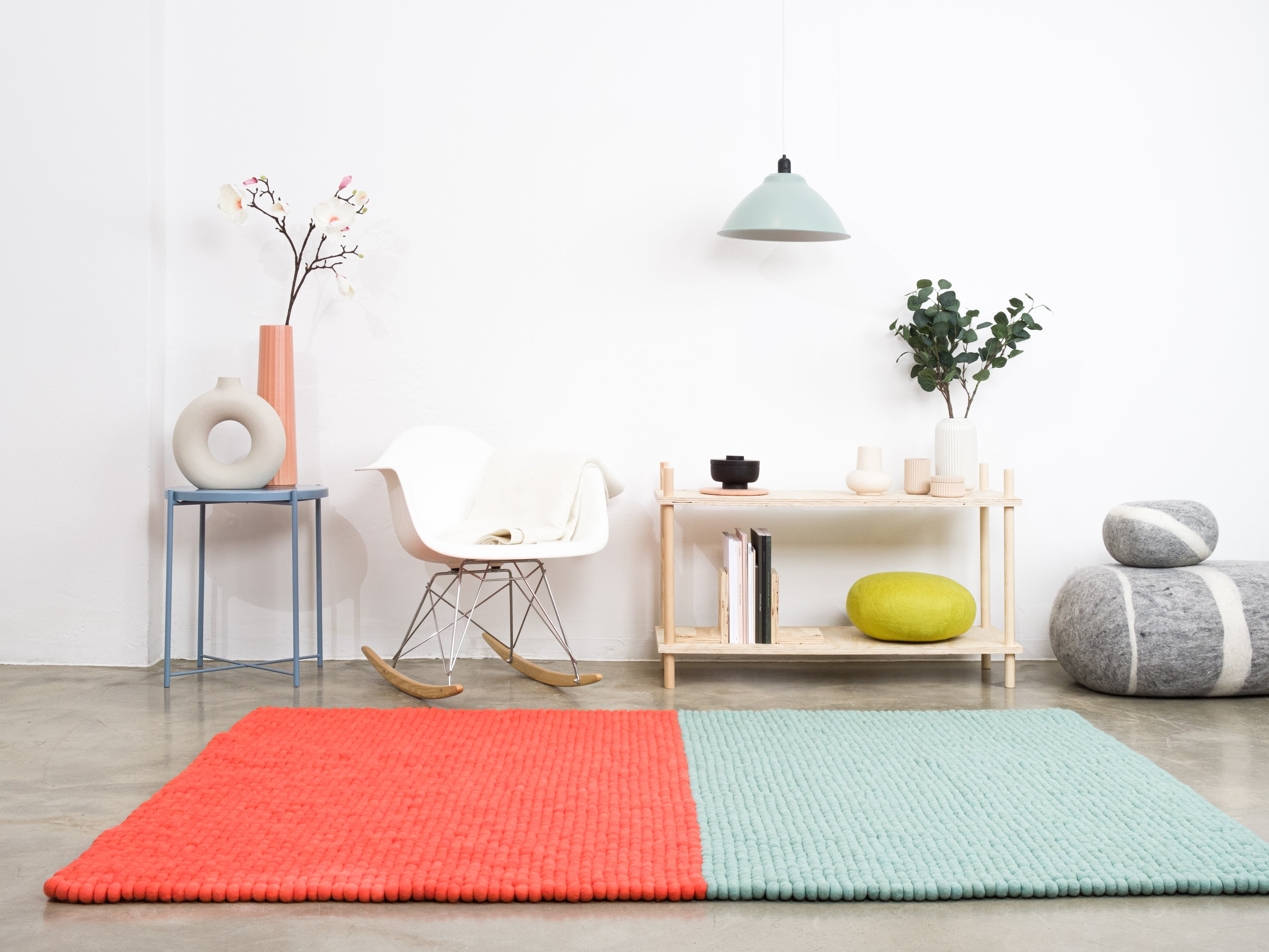 myfelt Contrast Filzkugelteppich aus Schurwolle – Bild 5