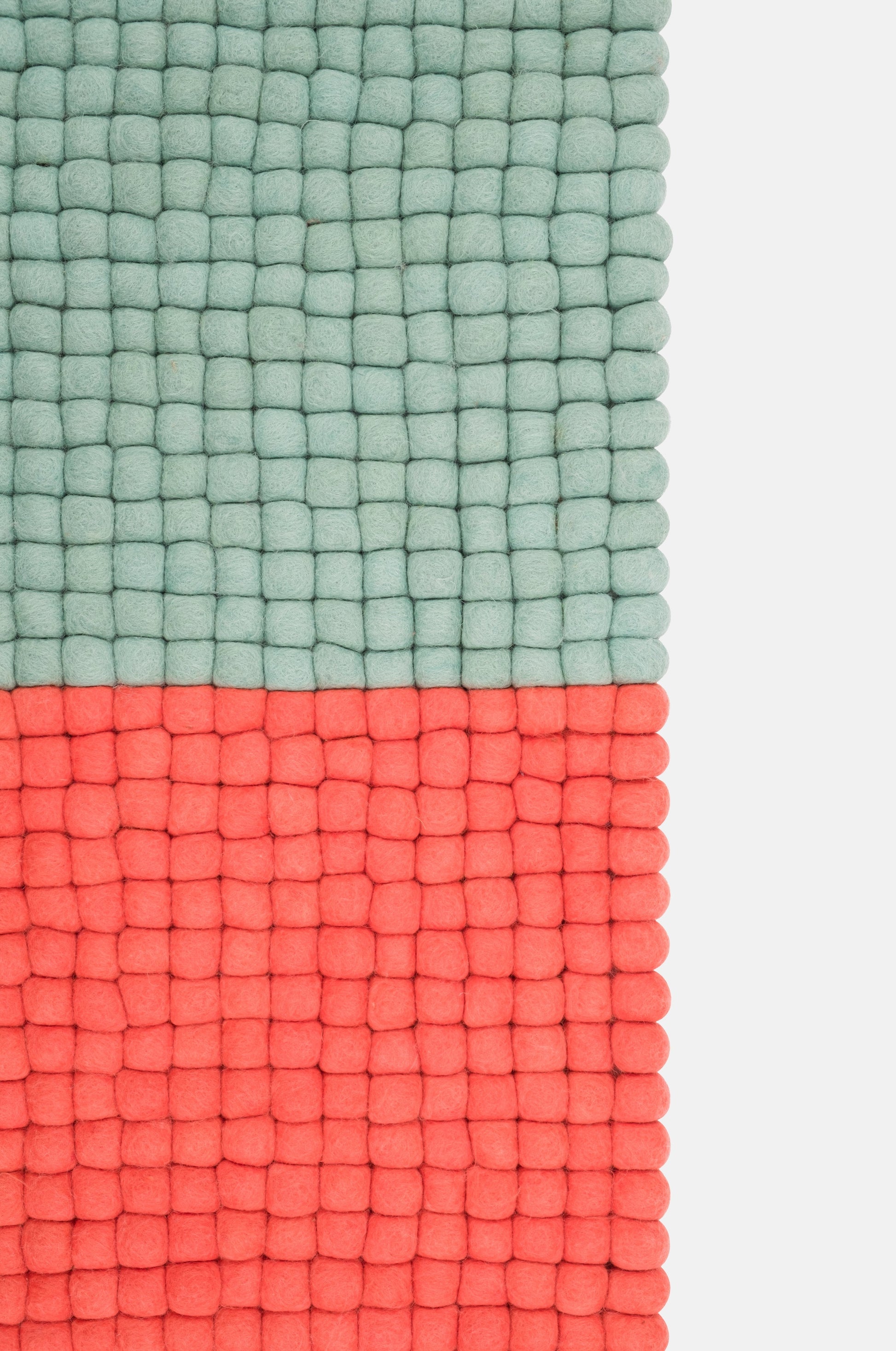 myfelt Contrast Filzkugelteppich aus Schurwolle – Bild 7
