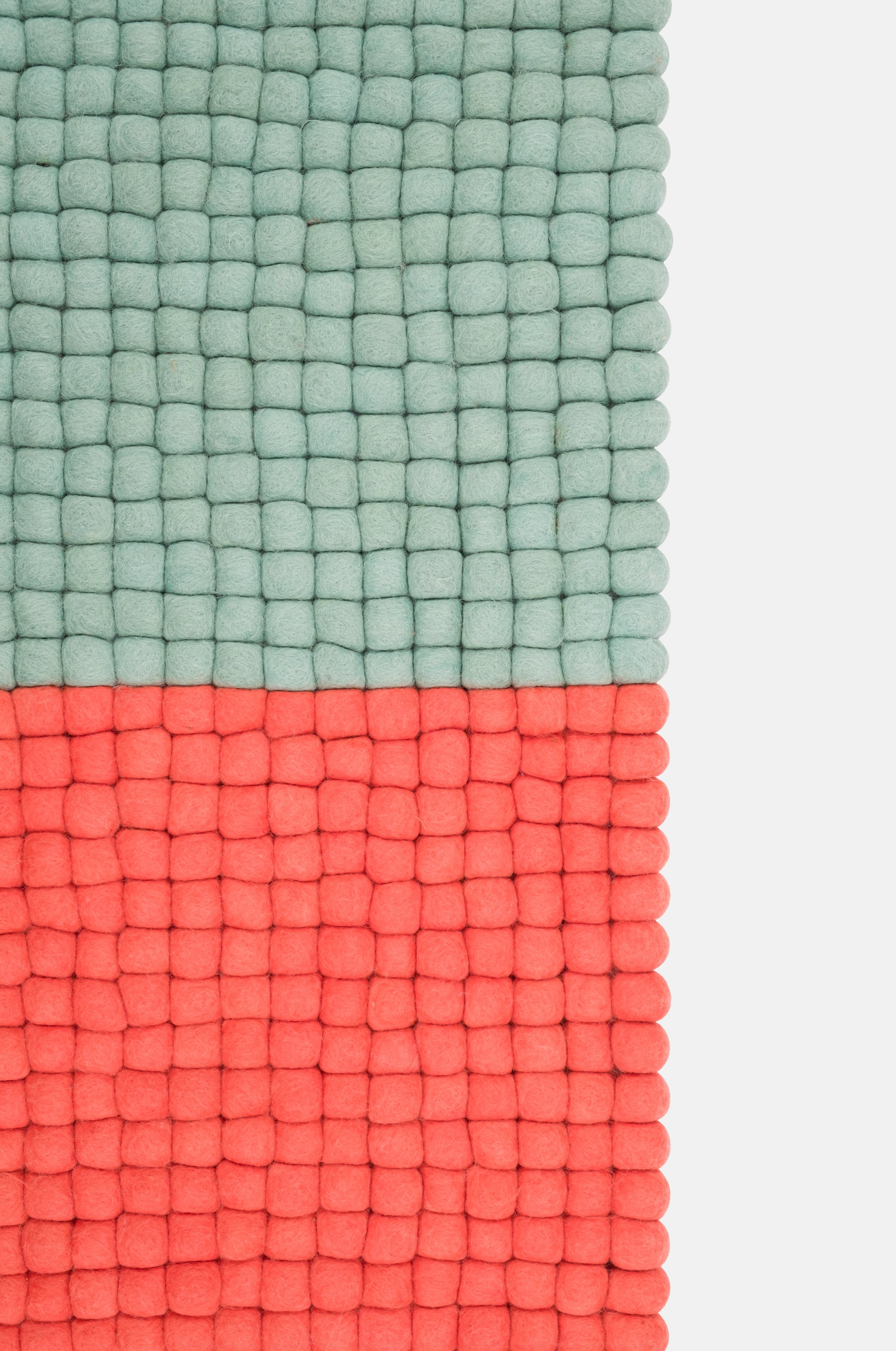 myfelt Contrast Filzkugelteppich aus Schurwolle – Bild 7
