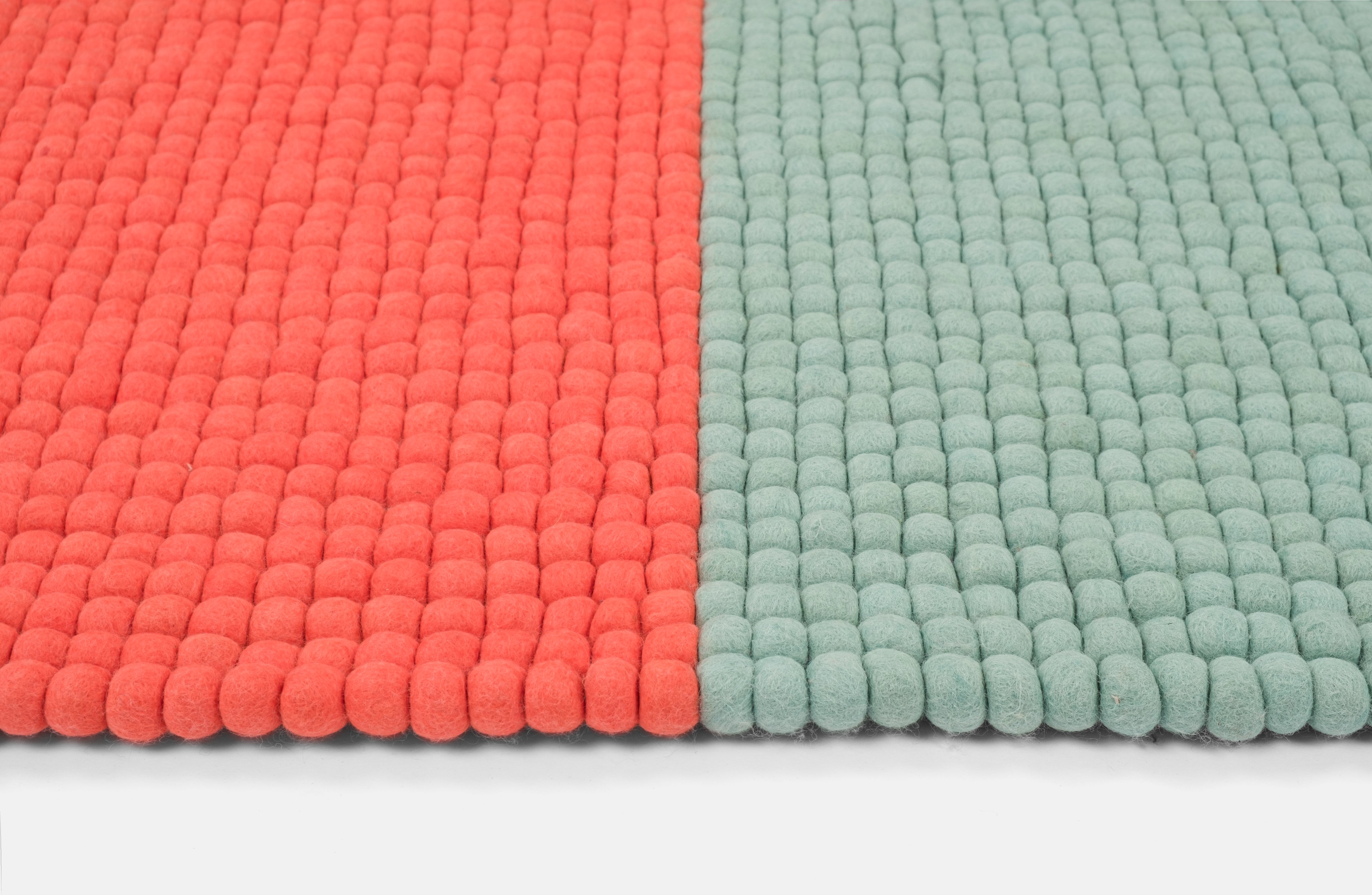 myfelt Contrast Filzkugelteppich aus Schurwolle – Bild 8