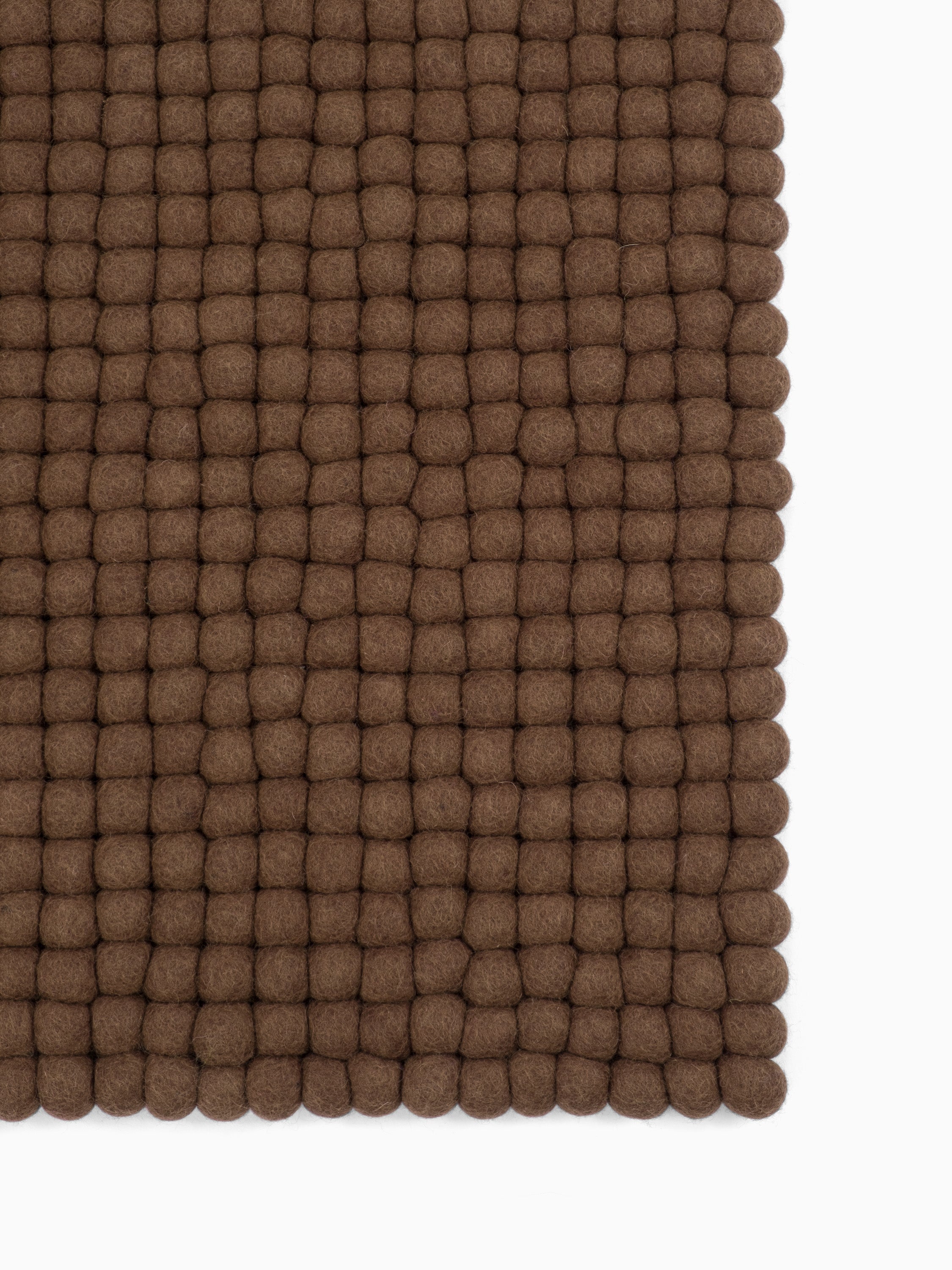 myfelt Egon Filzkugelteppich Braun aus Schurwolle – Bild 7
