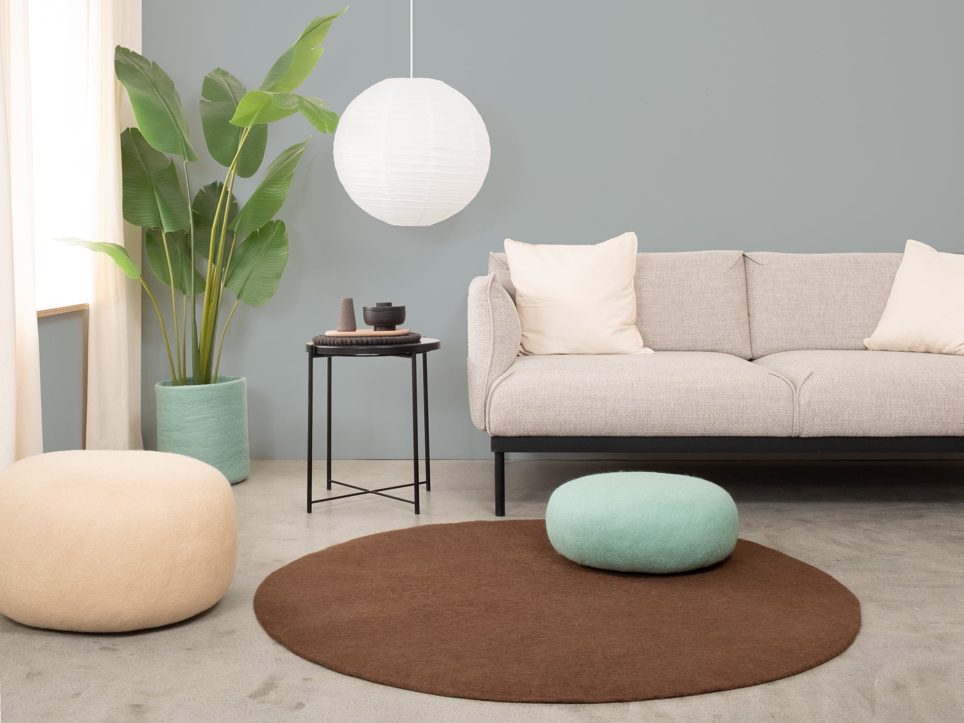 myfelt Egon Filzkugelteppich Braun aus Schurwolle – Bild 4