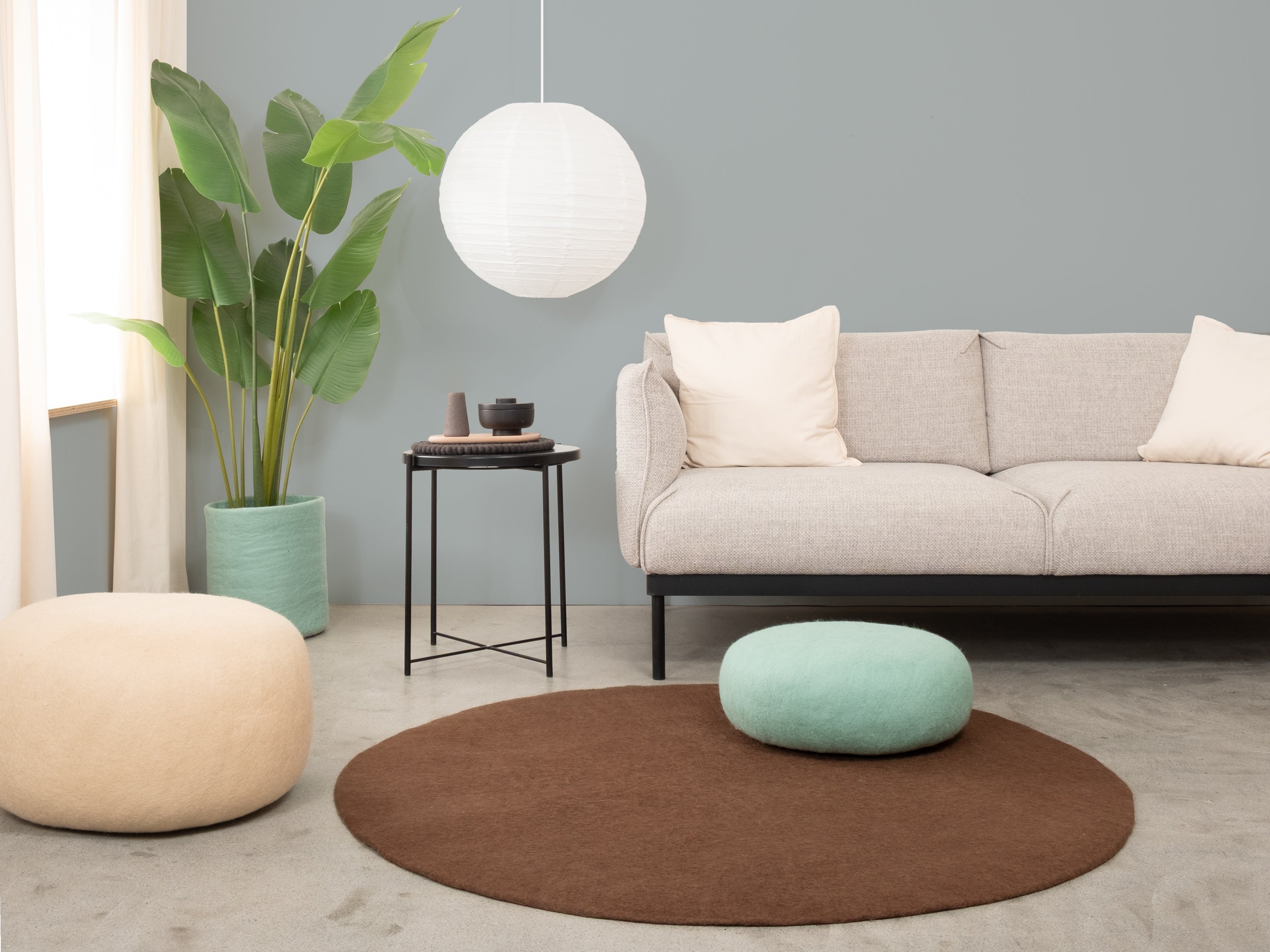 myfelt Egon Filzkugelteppich Braun aus Schurwolle – Bild 4