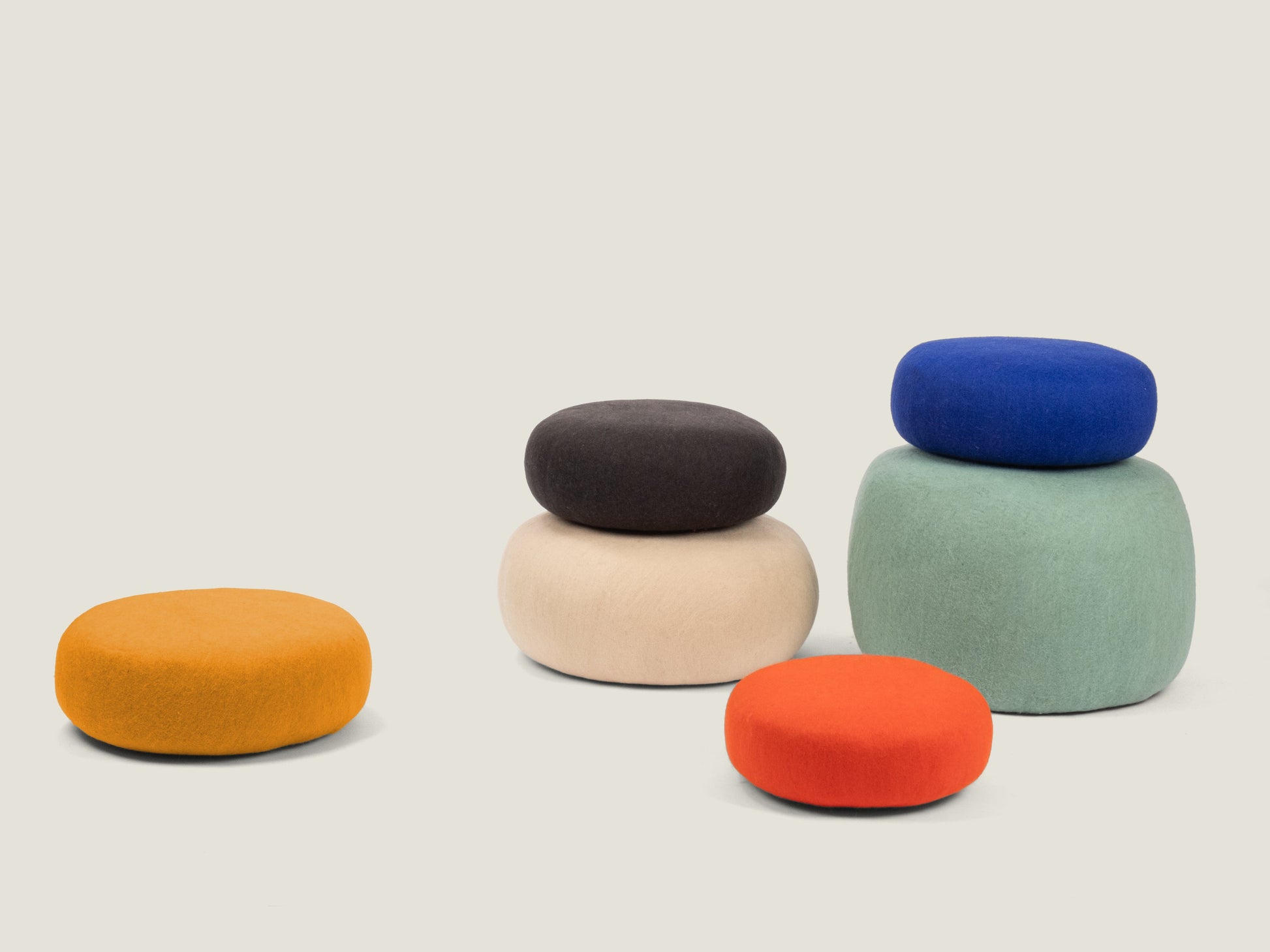 myfelt Fine Sitzkissen Blau, Beige aus Schurwolle – Bild 9