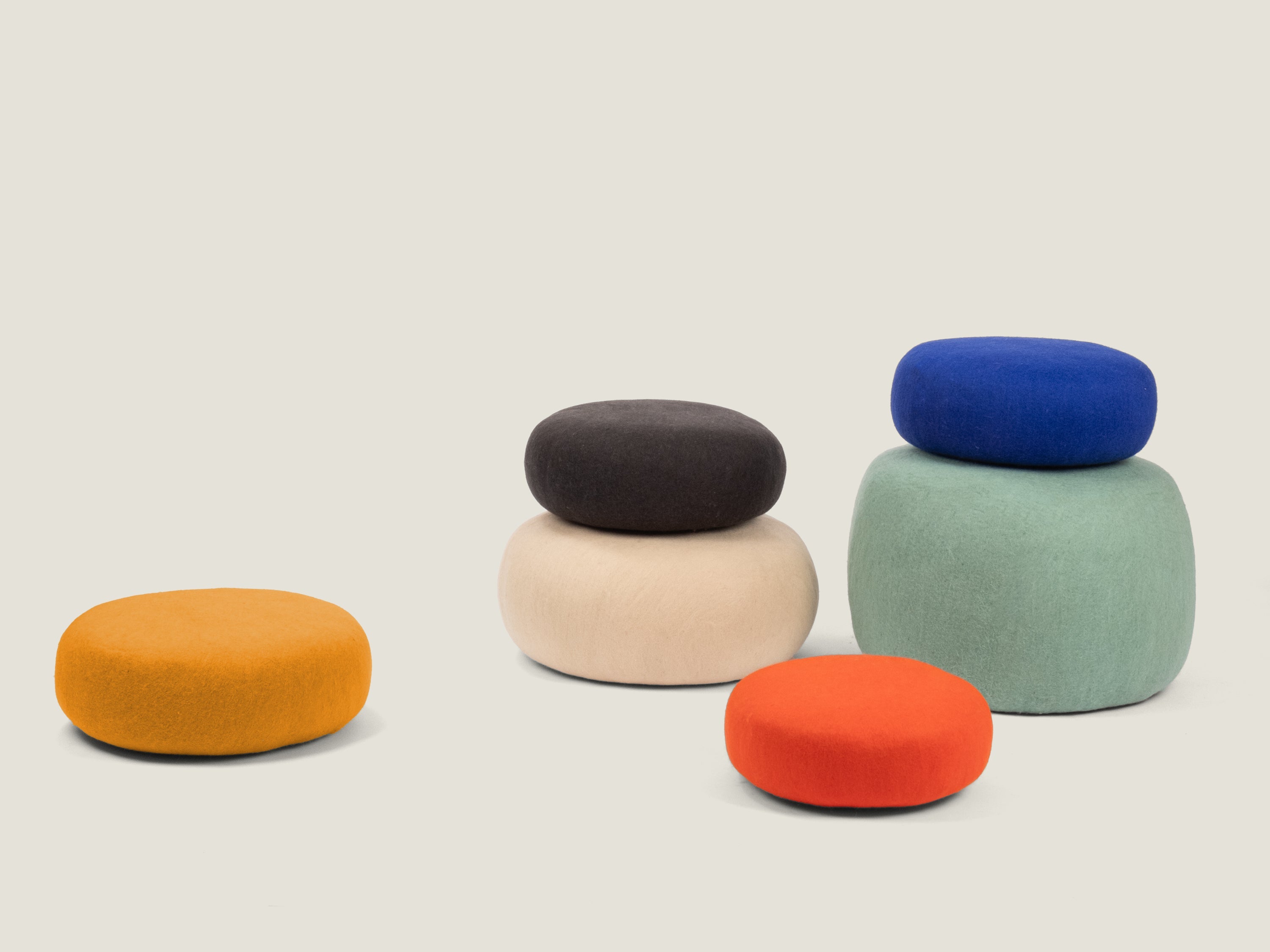 myfelt Fine Sitzkissen Blau, Beige aus Schurwolle – Bild 9