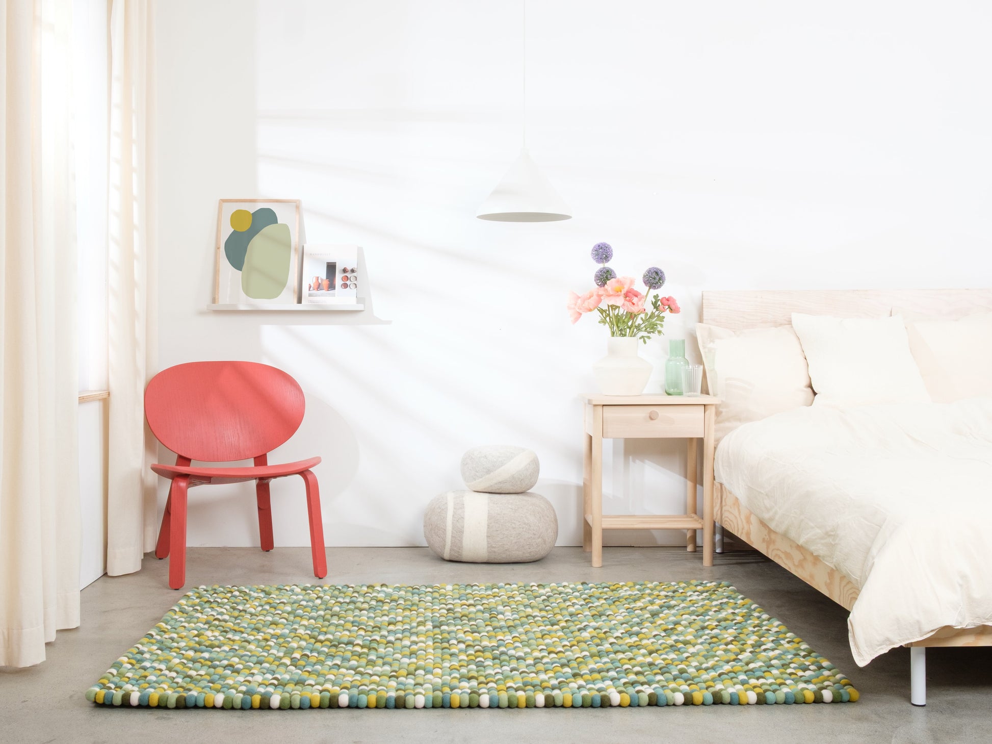 myfelt Finn Filzkugelteppich Blau, Grün, Gelb aus Schurwolle – Bild 5