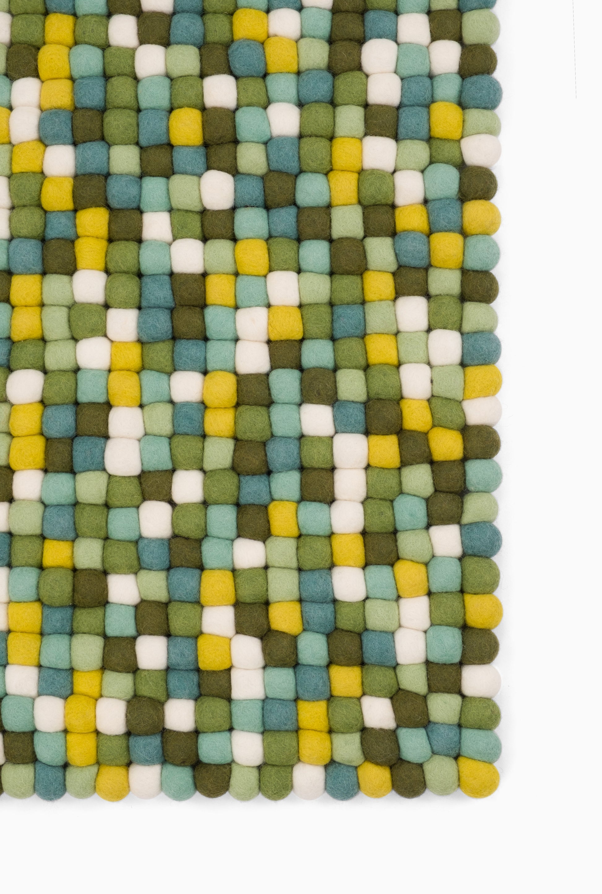 myfelt Finn Filzkugelteppich Blau, Grün, Gelb aus Schurwolle – Bild 7