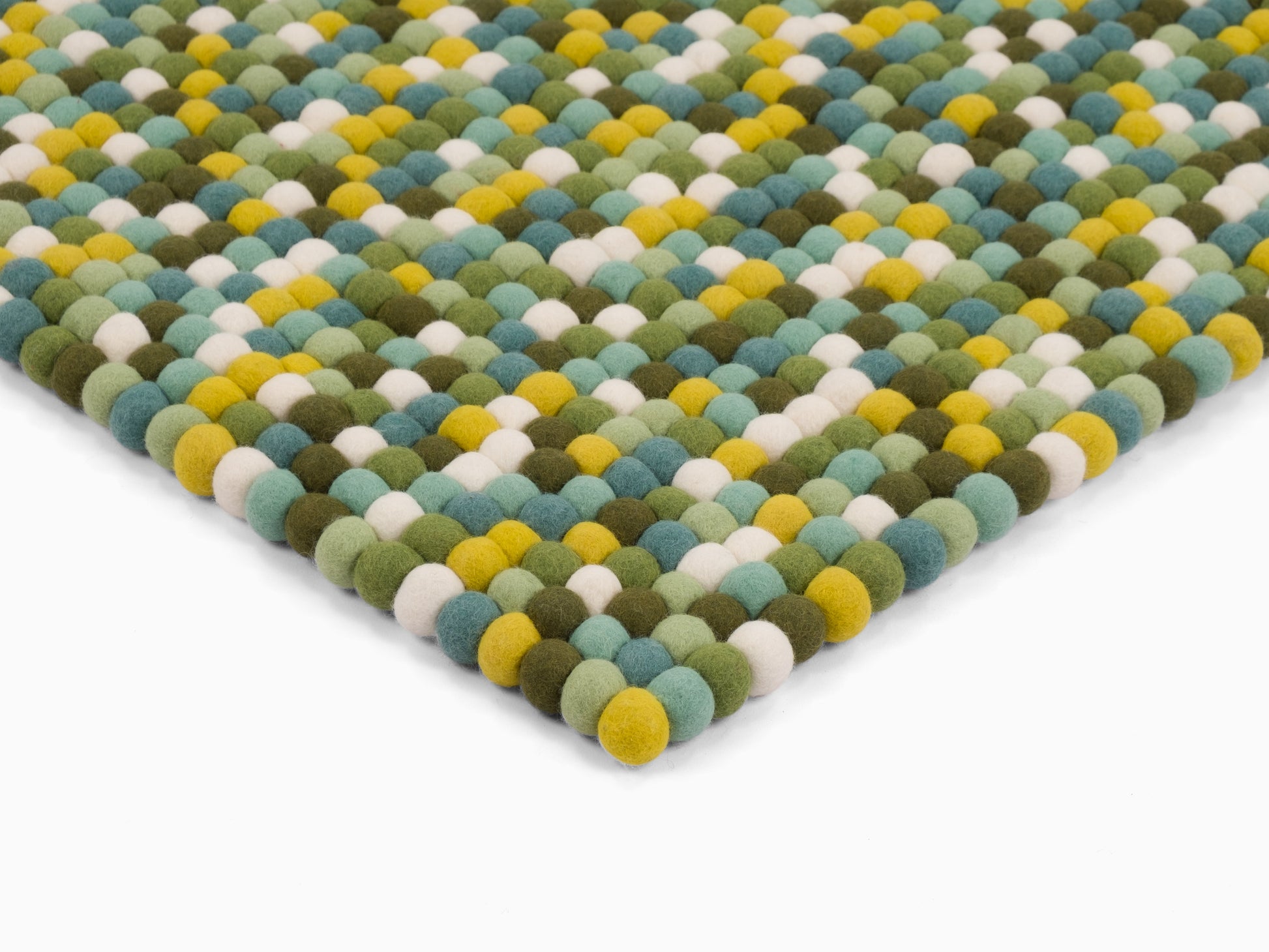 myfelt Finn Filzkugelteppich Blau, Grün, Gelb aus Schurwolle – Bild 8