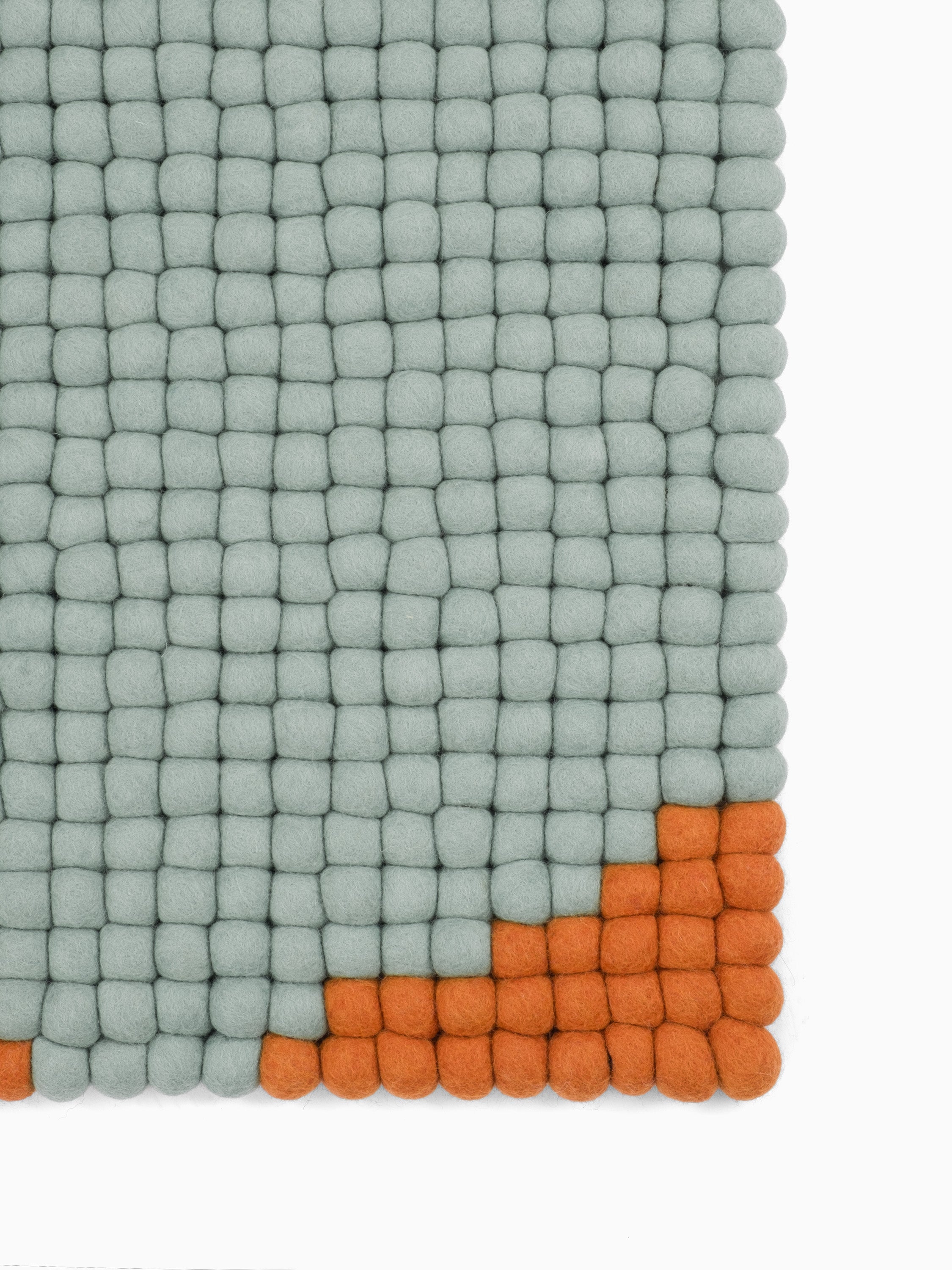 myfelt Anny Filzkugelteppich Grau, Blau, Rot aus Schurwolle – Bild 7