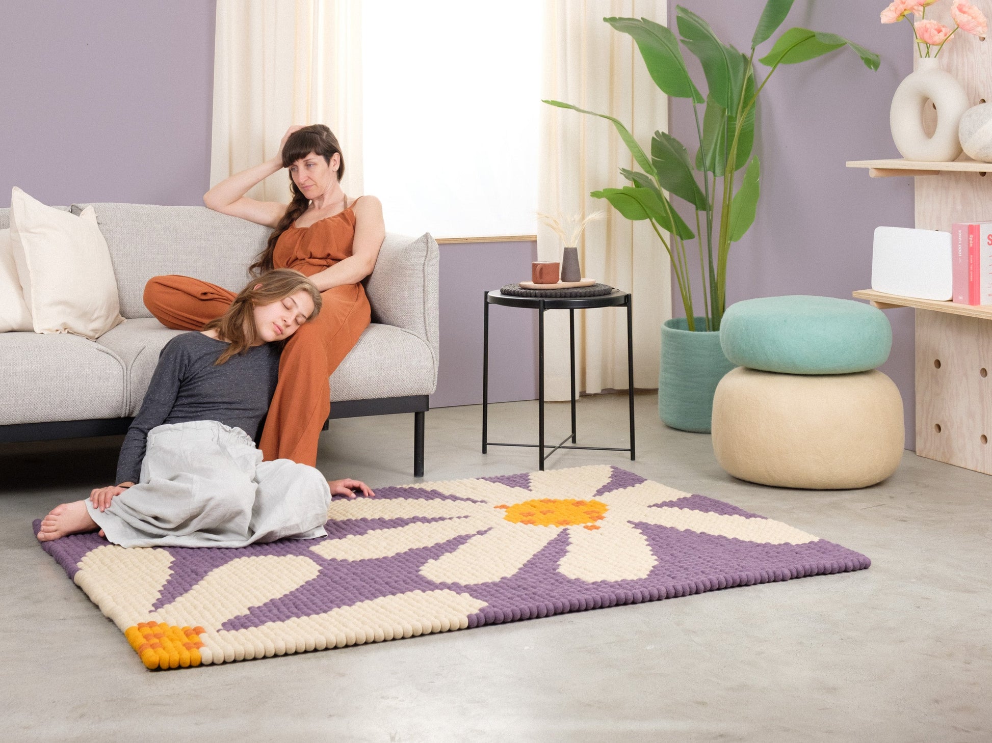 myfelt Daisy Filzkugelteppich aus Schurwolle – Bild 3