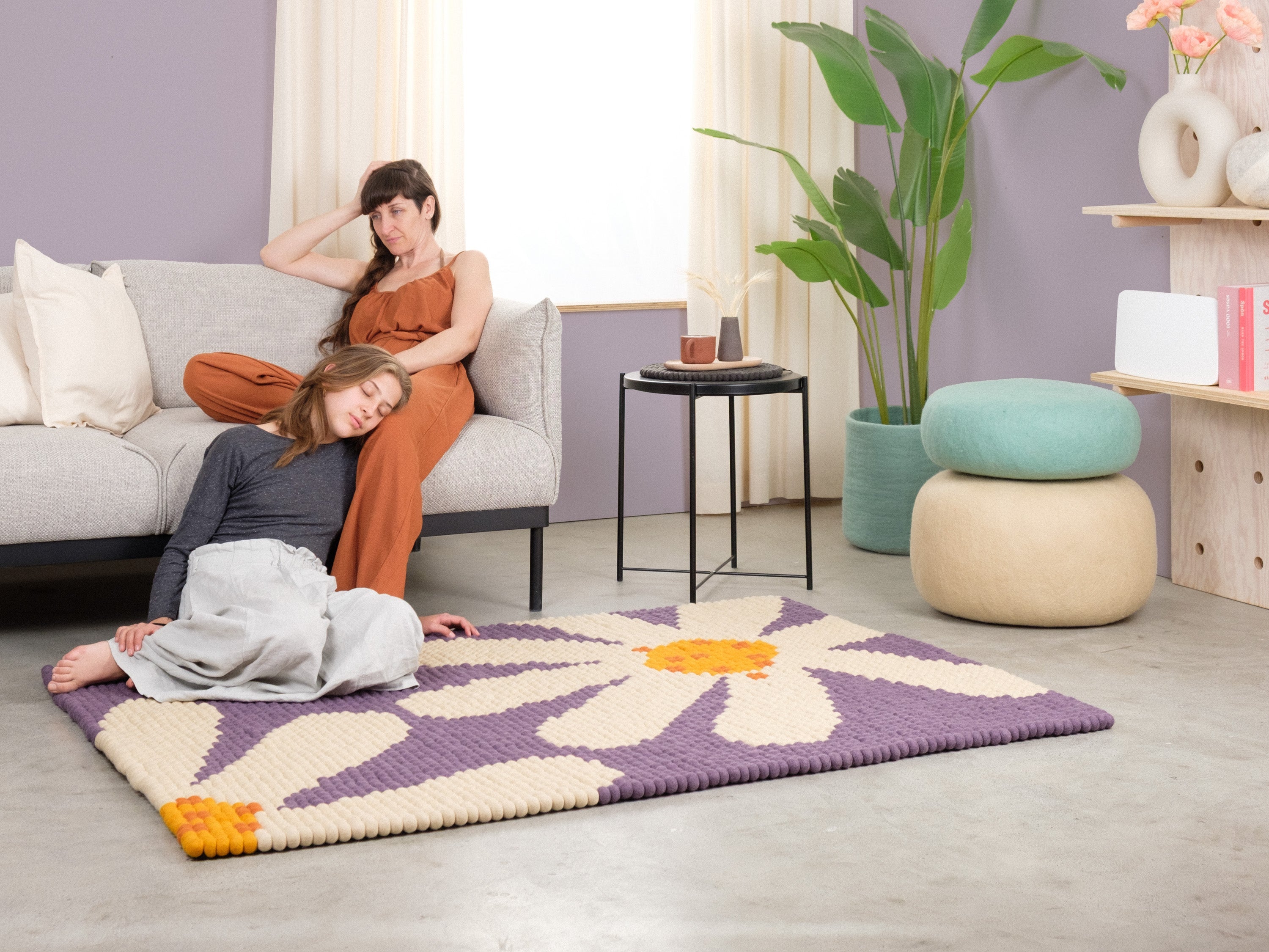 myfelt Daisy Filzkugelteppich aus Schurwolle – Bild 3