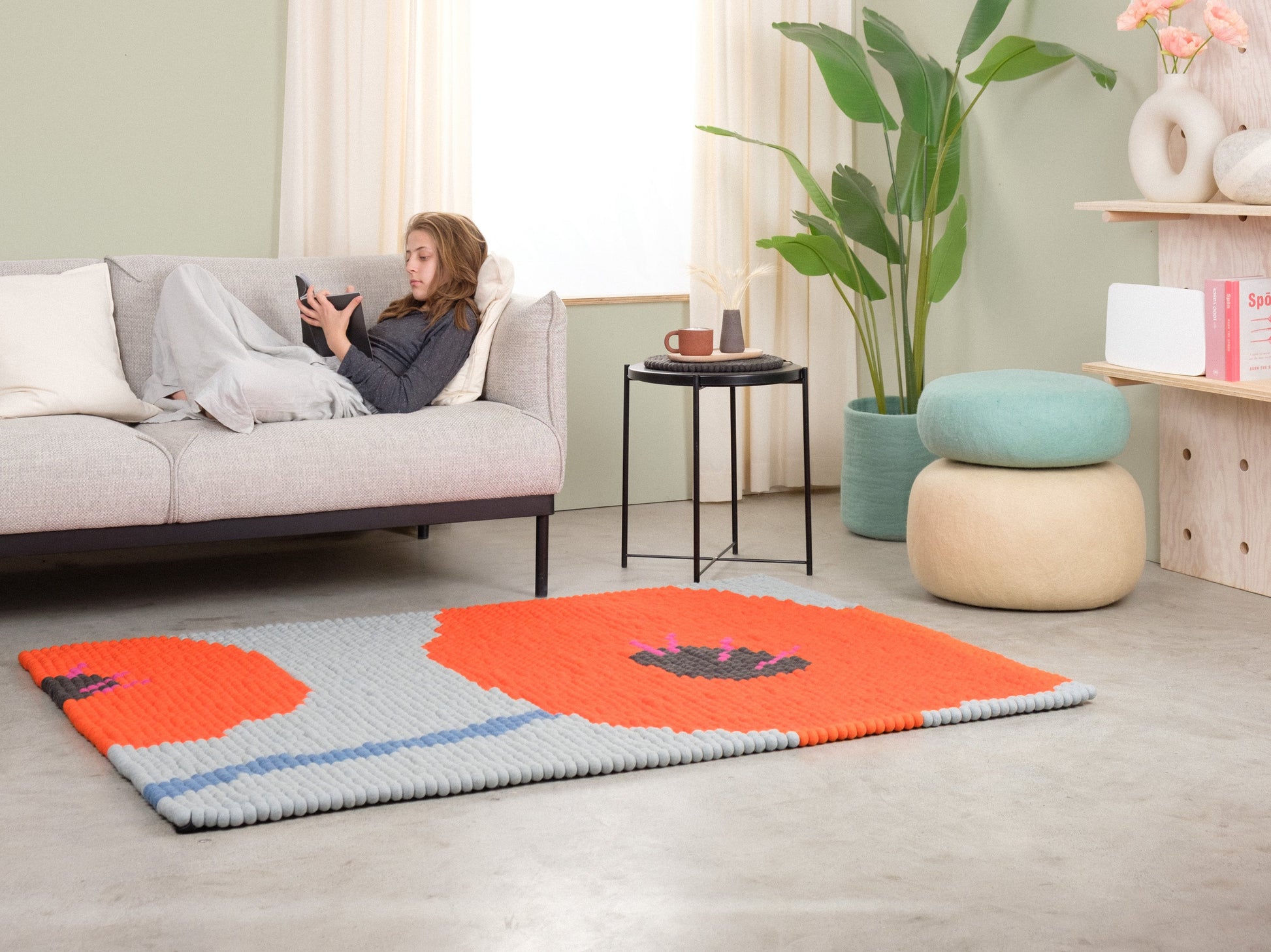 myfelt Poppy Filzkugelteppich Rot aus Schurwolle – Bild 4