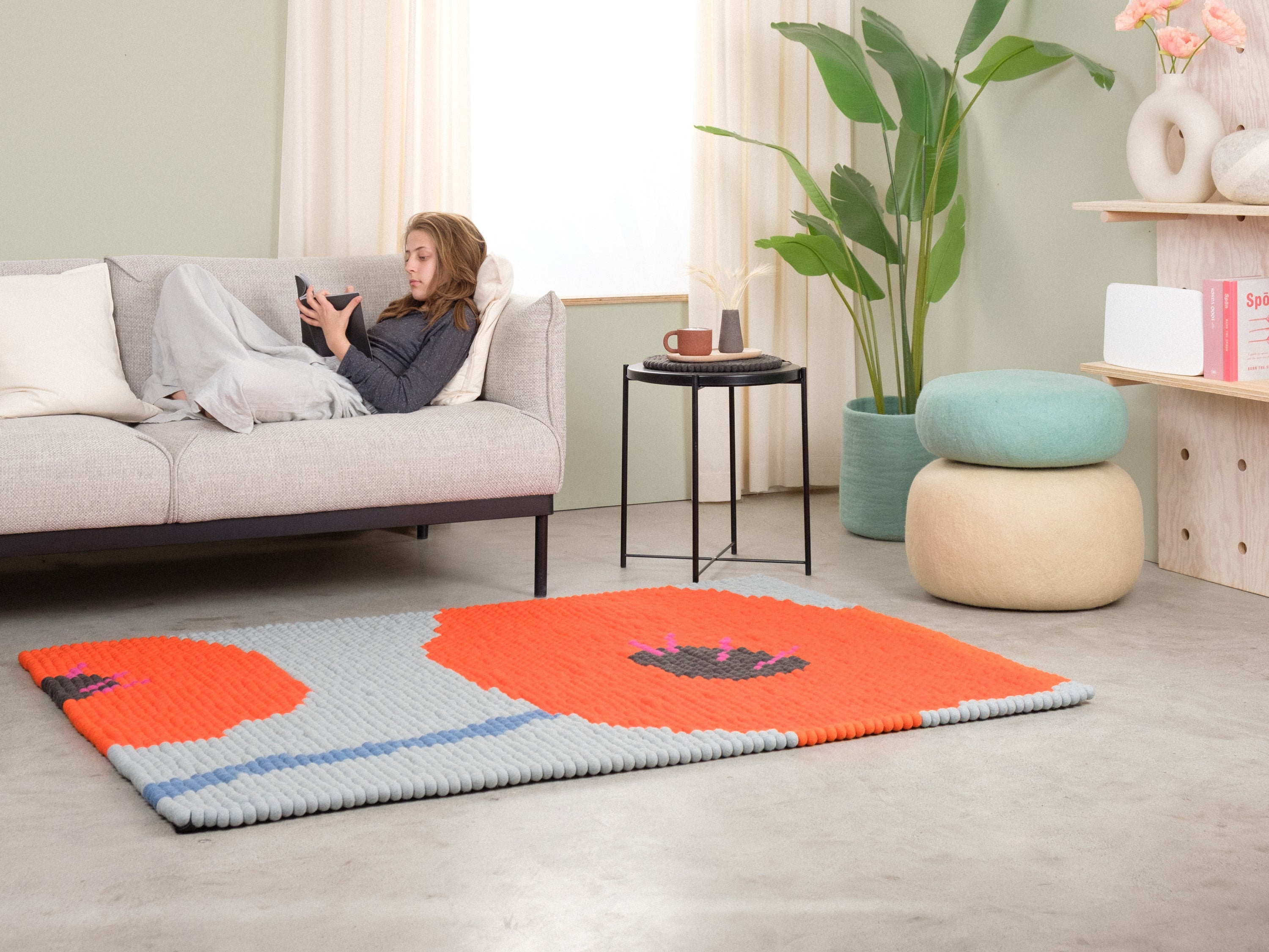 myfelt Poppy Filzkugelteppich Rot aus Schurwolle – Bild 4