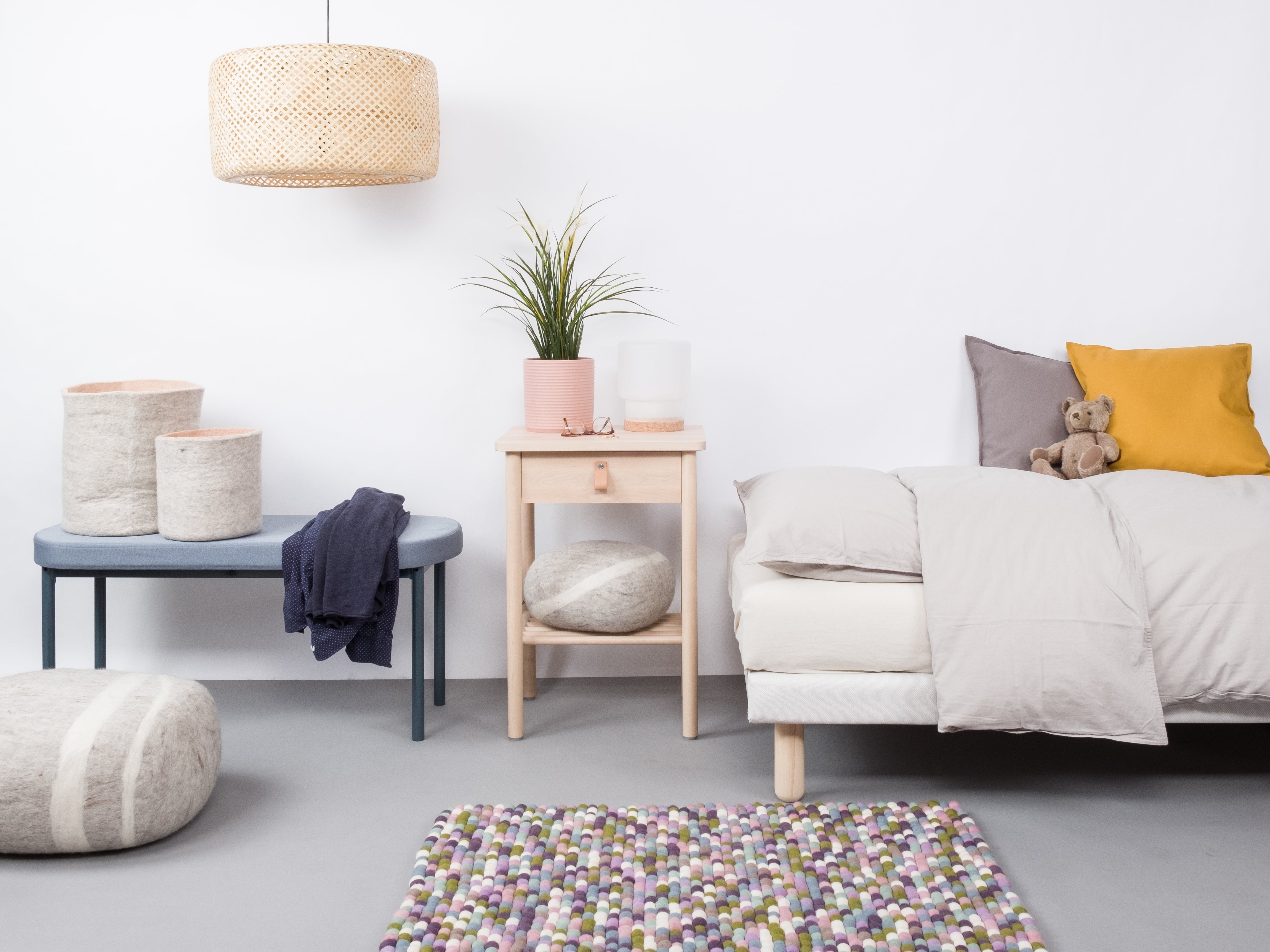 myfelt Greta Filzkugelteppich Grün aus Schurwolle – Bild 4