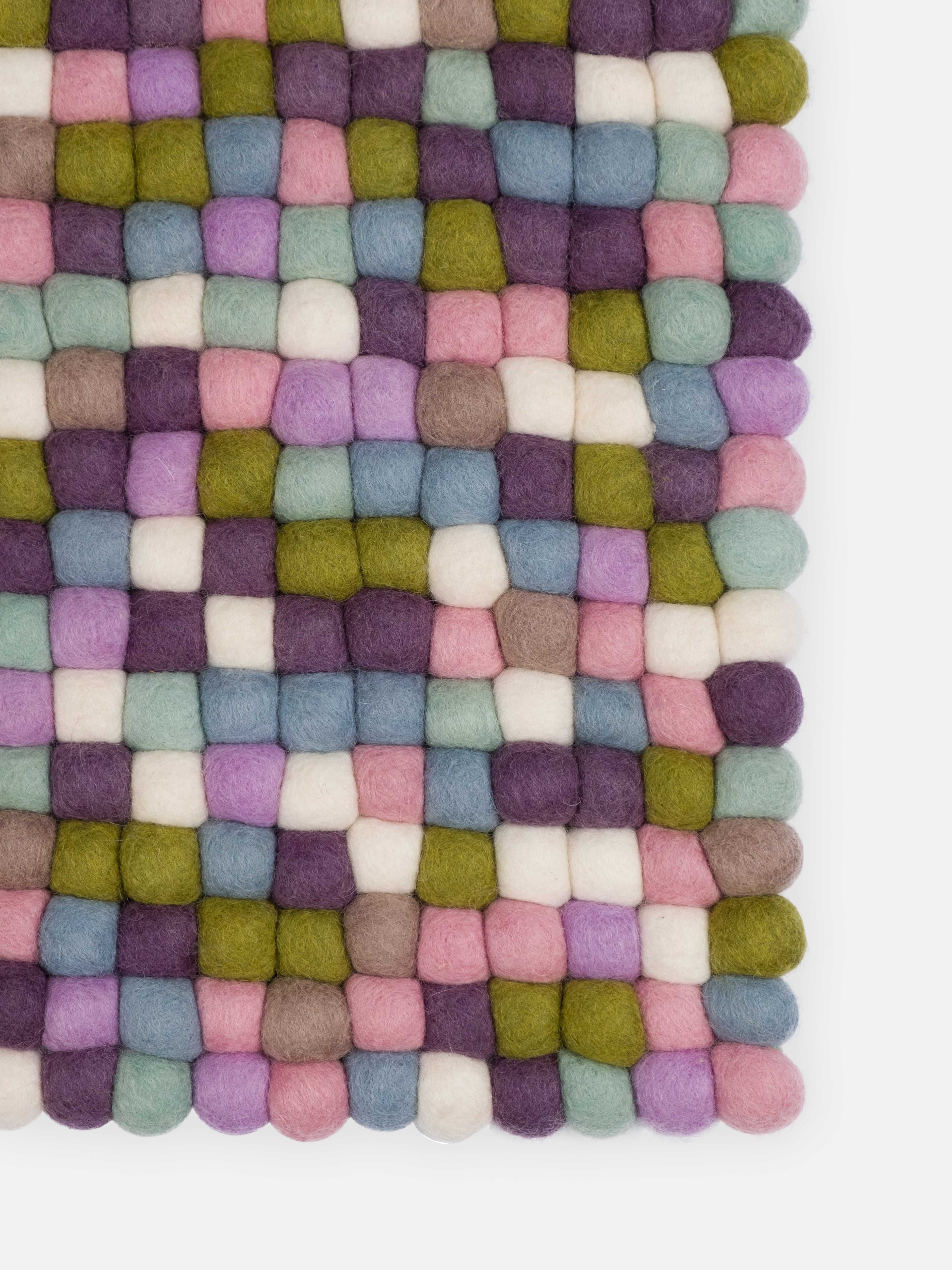 myfelt Greta Filzkugelteppich Grün aus Schurwolle – Bild 7