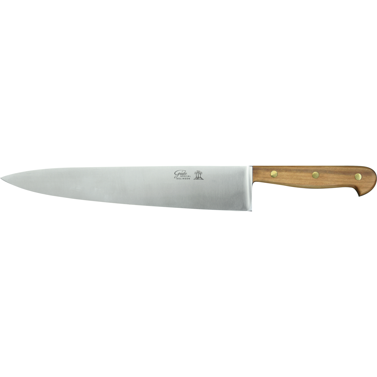 Ein Bild aus dem Taiga Store von taiga.green. Ein langes Schneidemesser aus rostfreiem Stahl mit einer scharfen, spitzen Klinge und einem Holzgriff, der mit drei Messingnieten befestigt ist. Jetzt bestellen im Eco Shop von www.taiga.green. Hier nachhaltig einkaufen mit dem Taiga Eco Rating