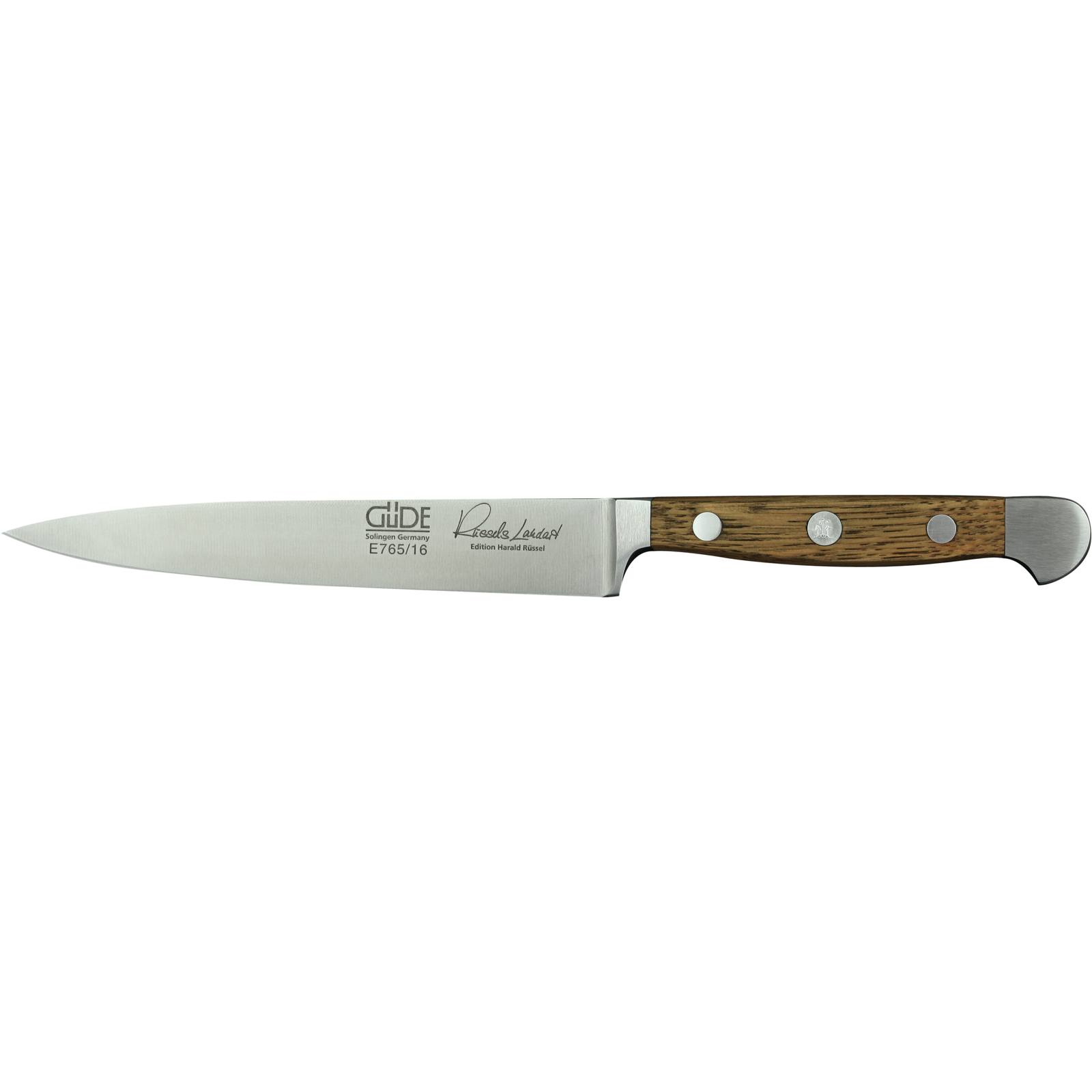 Ein Bild aus dem Taiga Store von taiga.green. Ein Küchenmesser mit einer Klinge aus rostfreiem Stahl, in die ein Text eingraviert ist, und einem Holzgriff mit drei Metallnieten, isoliert auf einem weißen Hintergrund. Jetzt bestellen im Eco Shop von www.taiga.green. Hier nachhaltig einkaufen mit dem Taiga Eco Rating