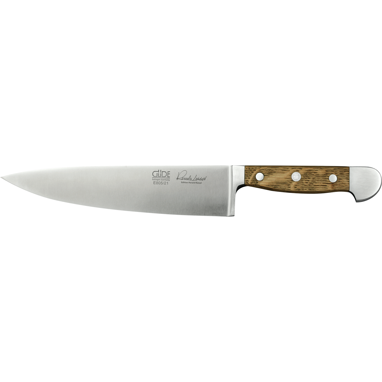 Ein Bild aus dem Taiga Store von taiga.green. Ein Kochmesser mit einer Klinge aus rostfreiem Stahl und einem Holzgriff, der mit drei Metallnieten befestigt ist, dargestellt vor einem weißen Hintergrund. Jetzt bestellen im Eco Shop von www.taiga.green. Hier nachhaltig einkaufen mit dem Taiga Eco Rating